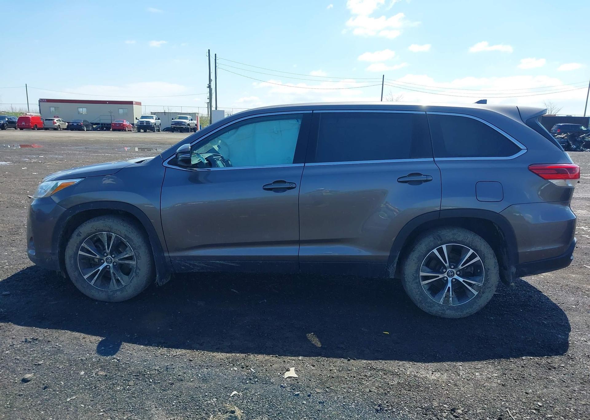 2019 TOYOTA HIGHLANDER LE