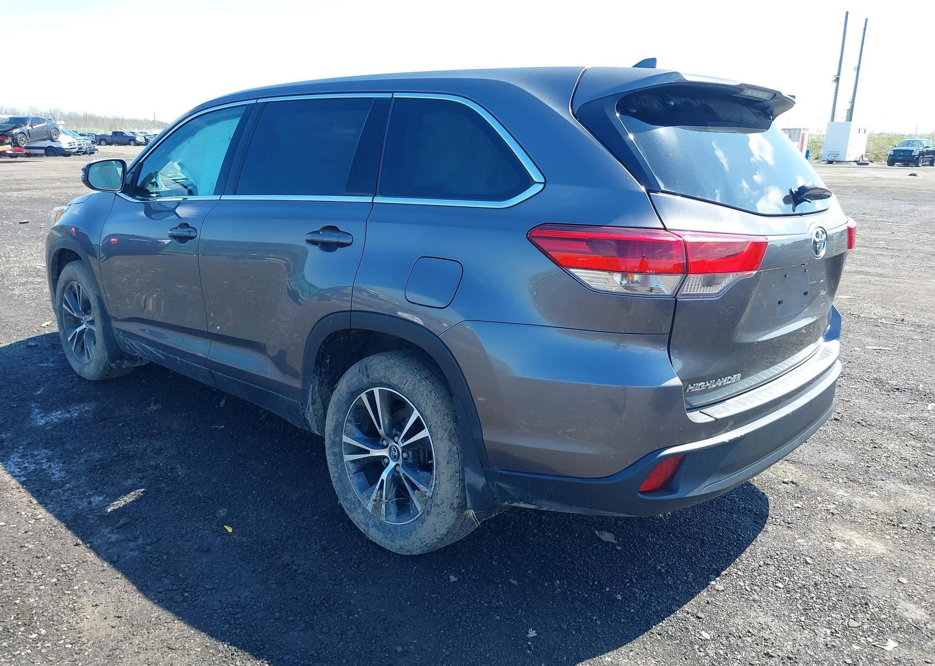2019 TOYOTA HIGHLANDER LE