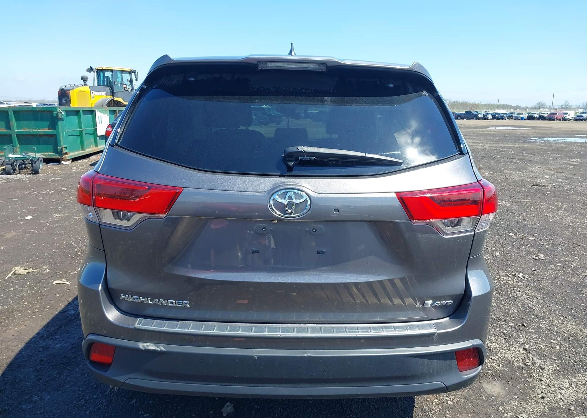 2019 TOYOTA HIGHLANDER LE