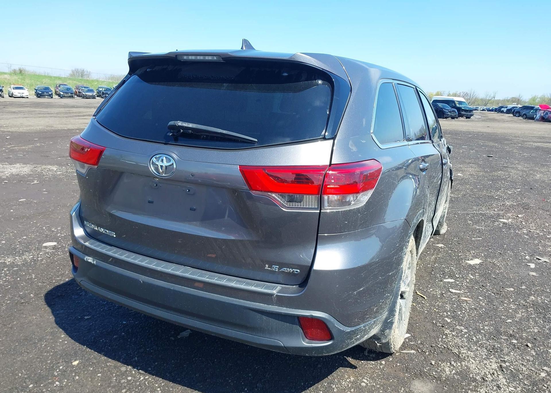 2019 TOYOTA HIGHLANDER LE