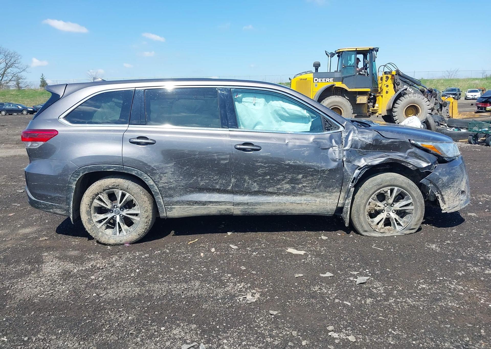 2019 TOYOTA HIGHLANDER LE
