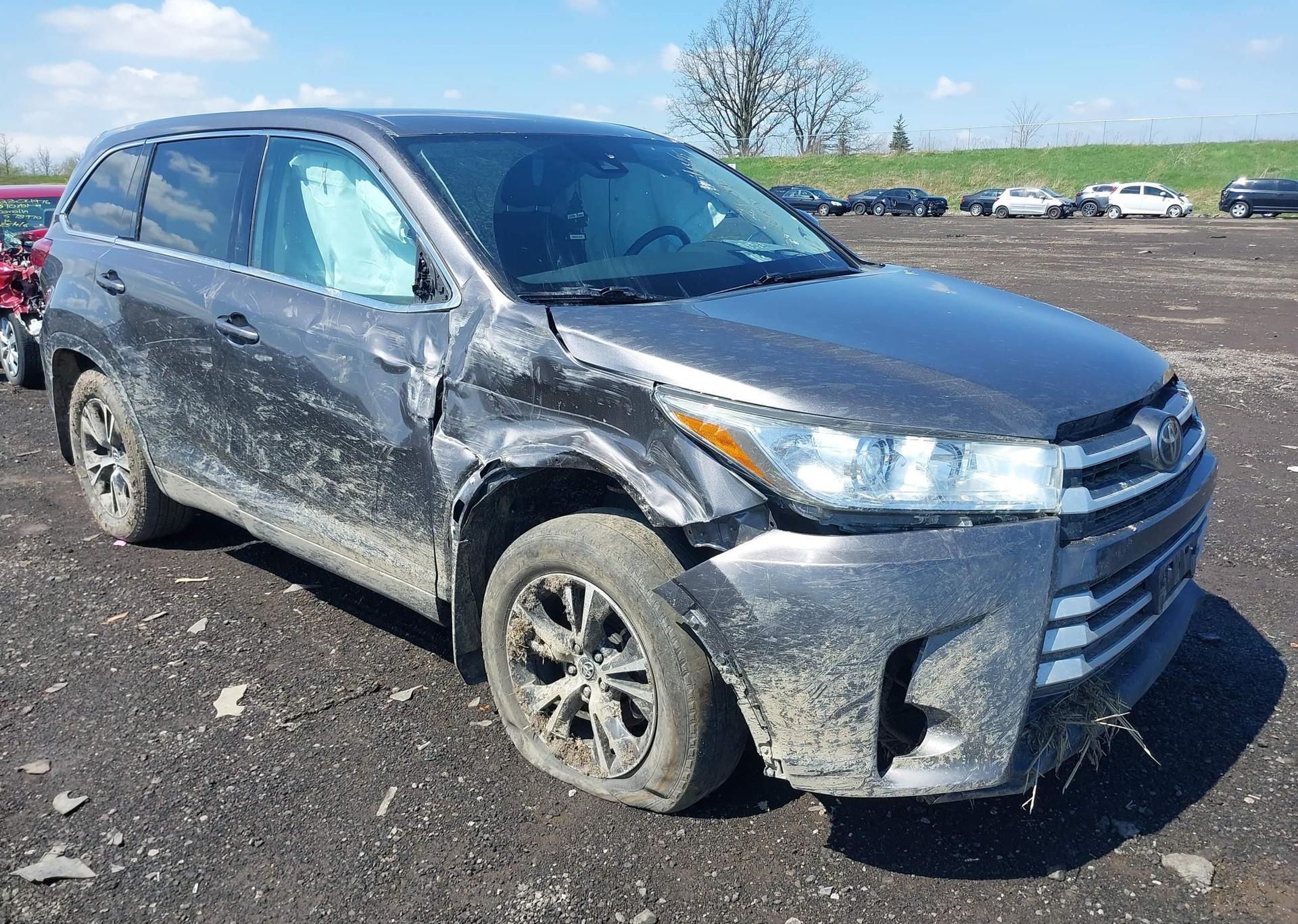 2019 TOYOTA HIGHLANDER LE