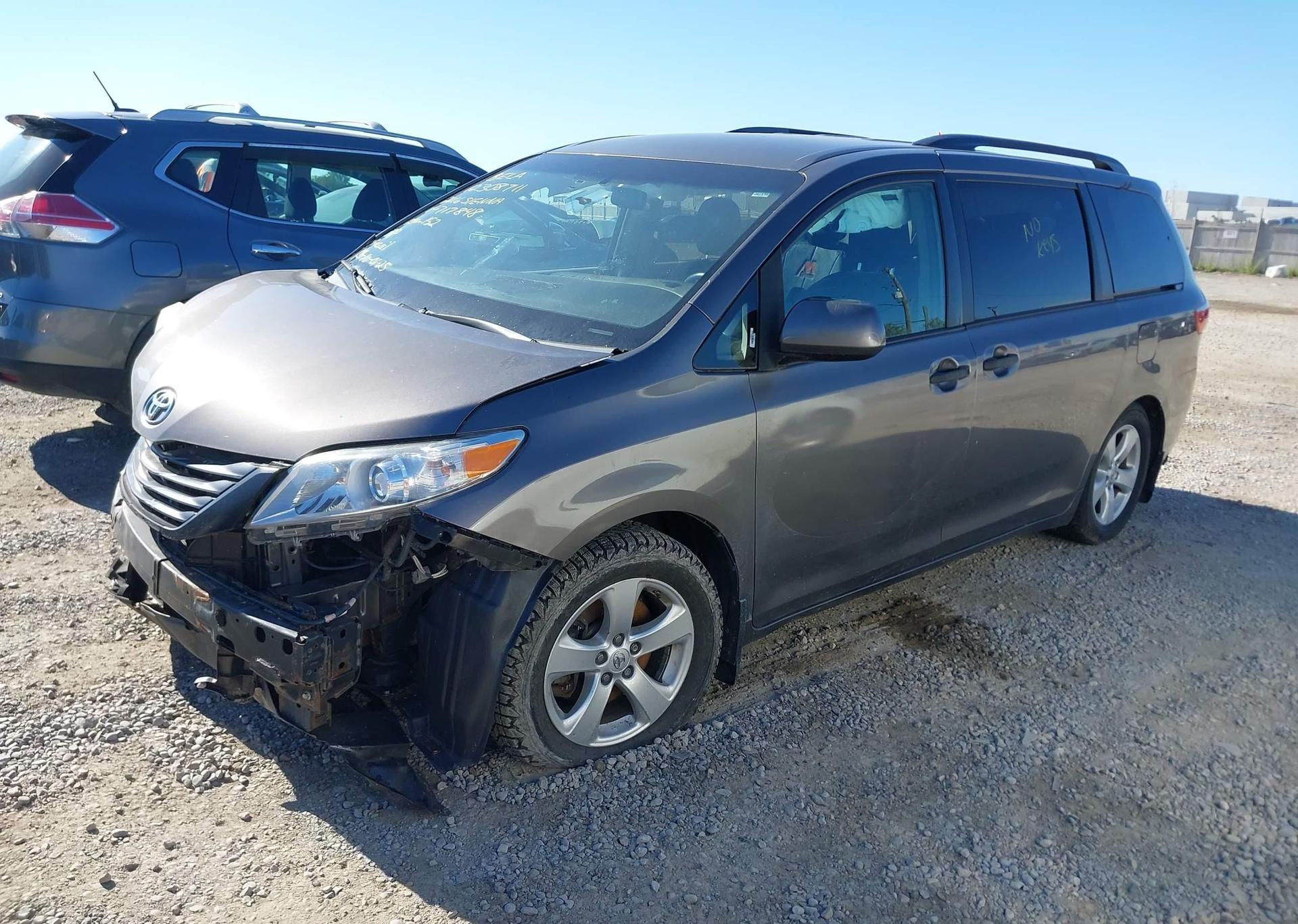 2016 TOYOTA SIENNA