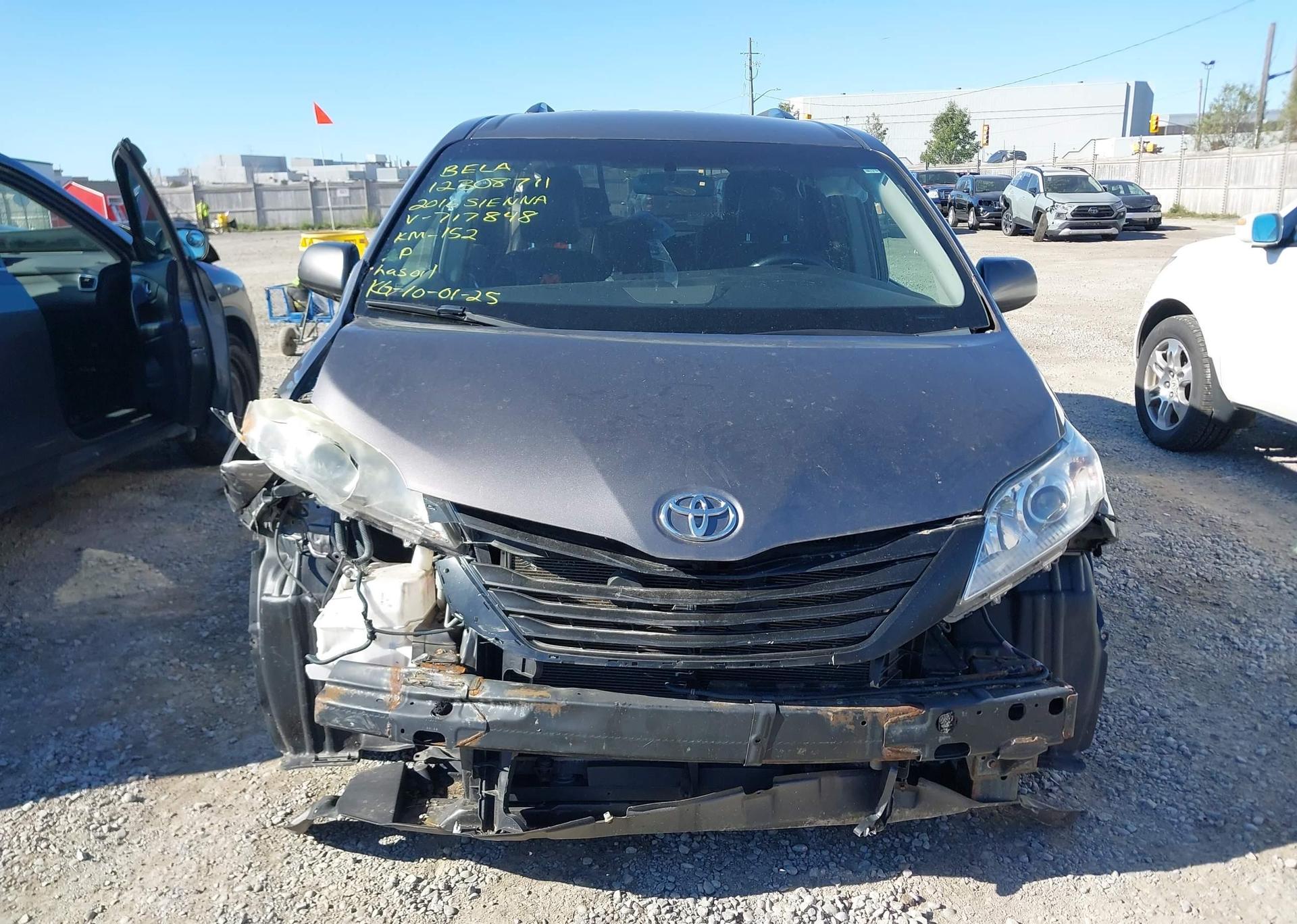 2016 TOYOTA SIENNA