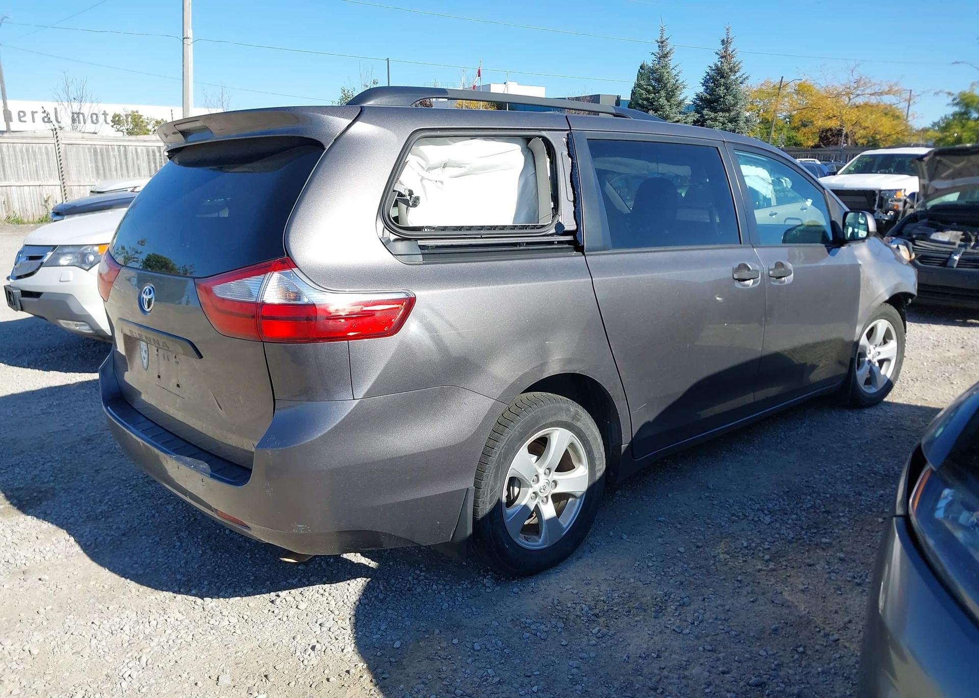 2016 TOYOTA SIENNA