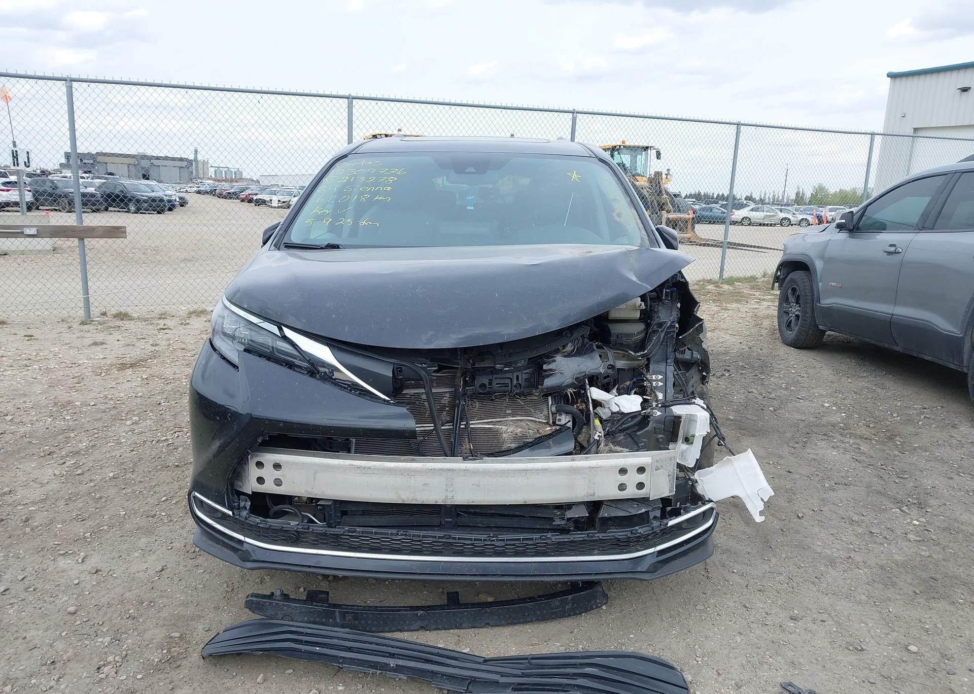 2024 TOYOTA SIENNA LE