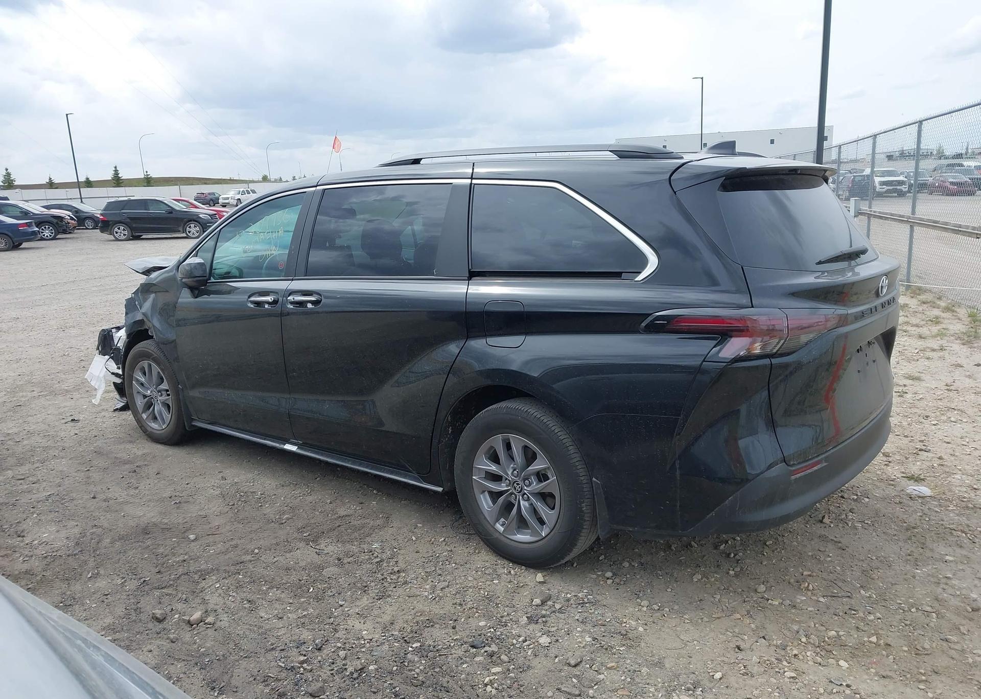 2024 TOYOTA SIENNA LE