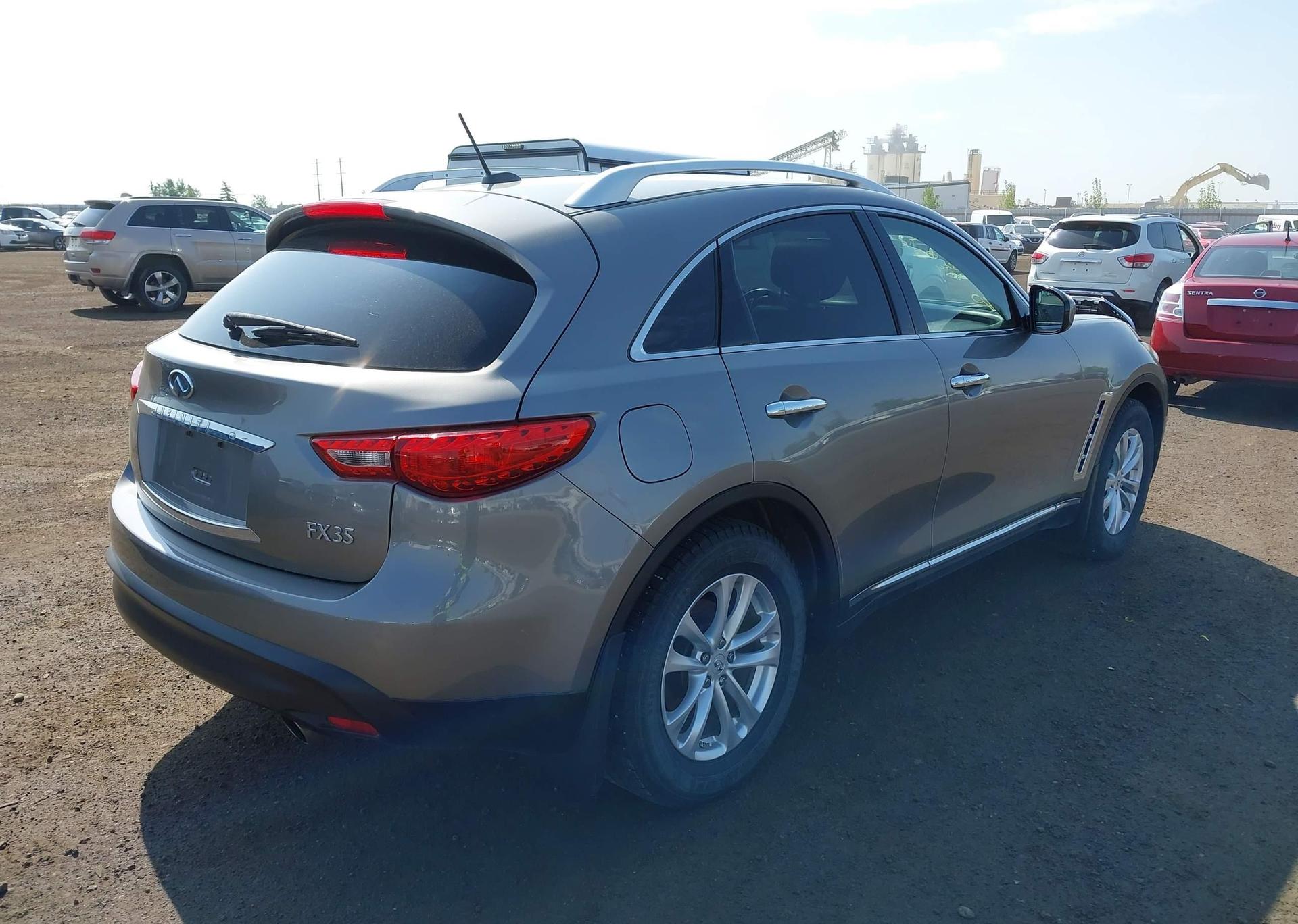 2011 INFINITI FX35