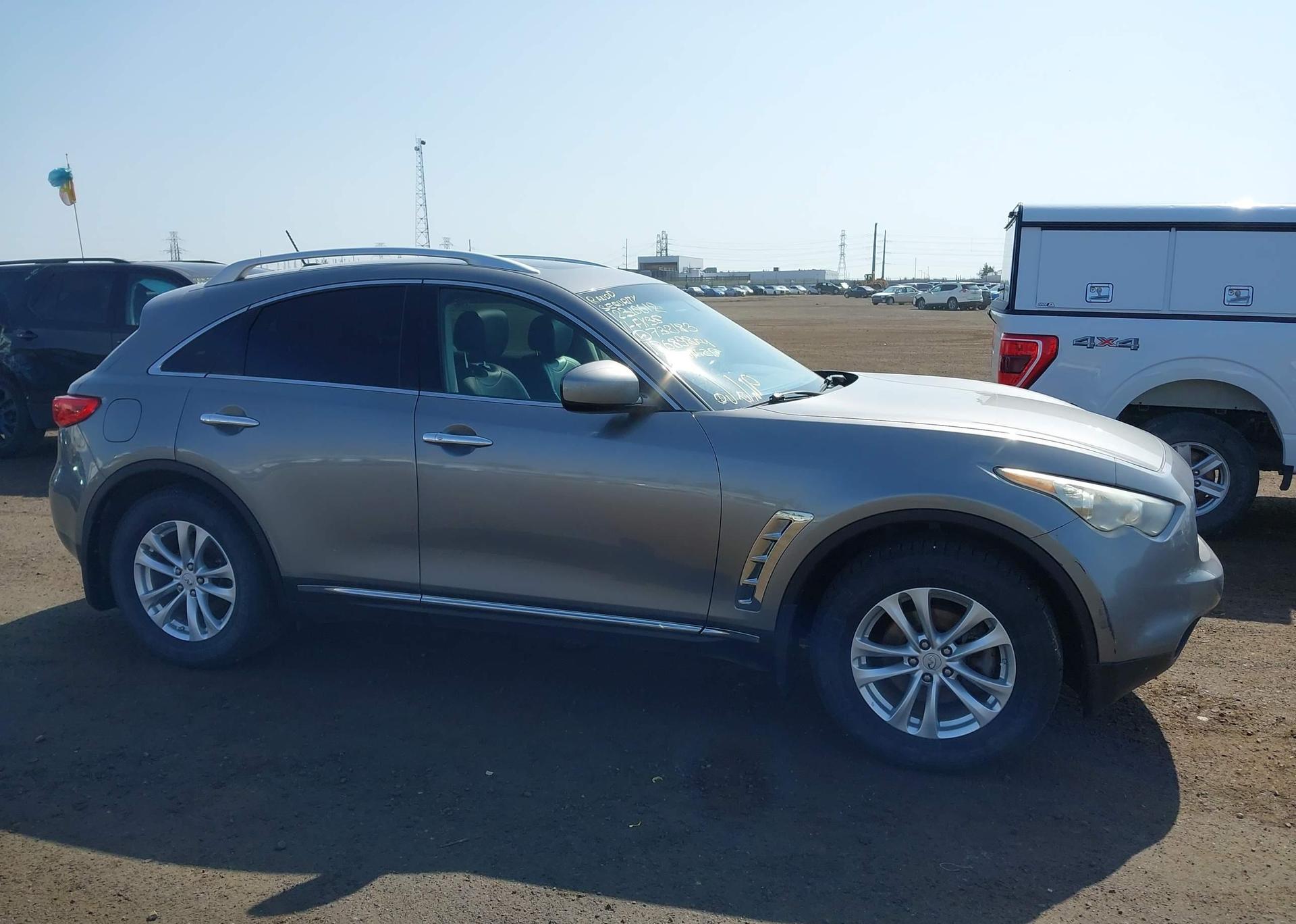 2011 INFINITI FX35