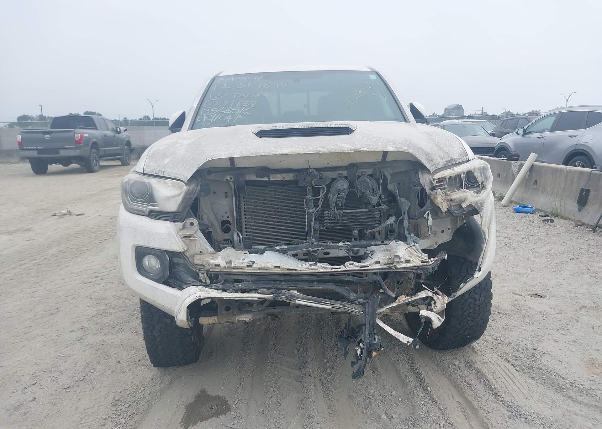 2016 TOYOTA TACOMA SR5