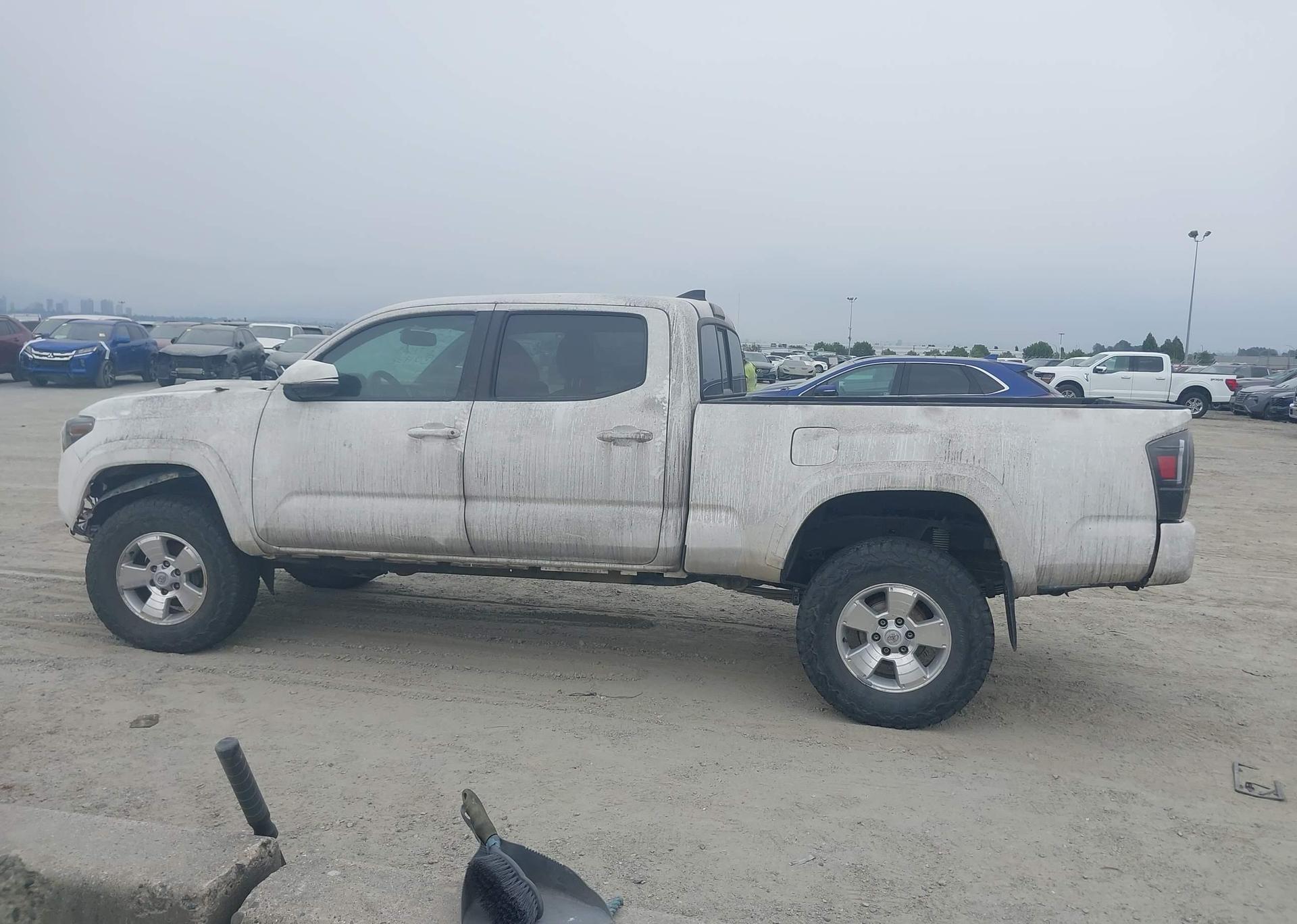 2016 TOYOTA TACOMA SR5