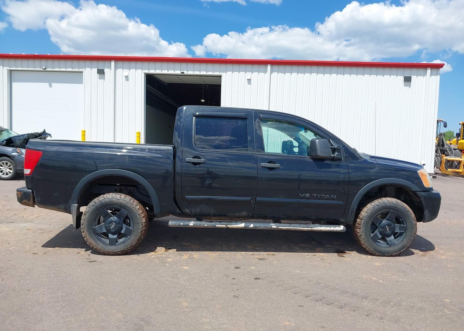 2014 NISSAN TITAN S