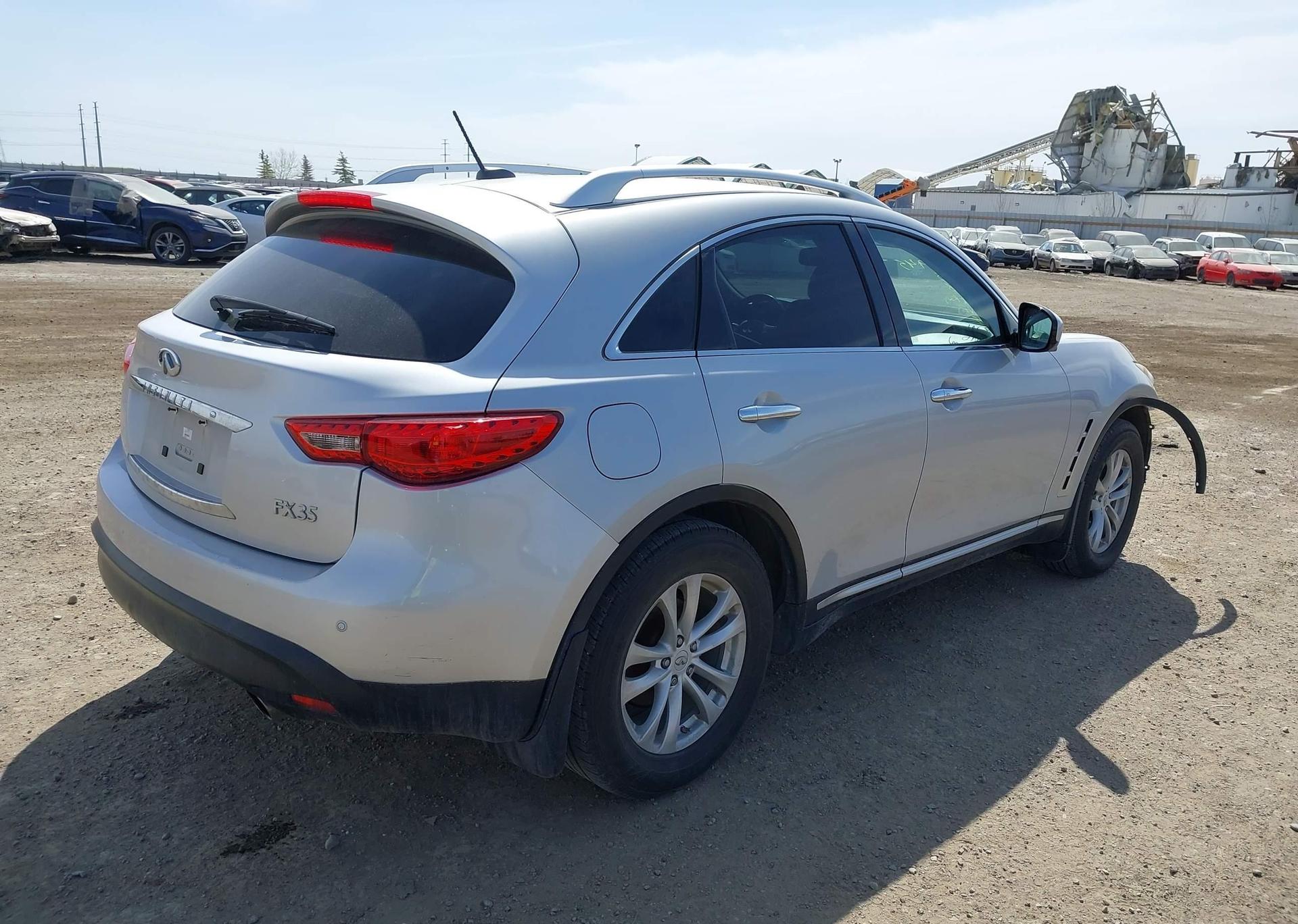 2011 INFINITI FX35