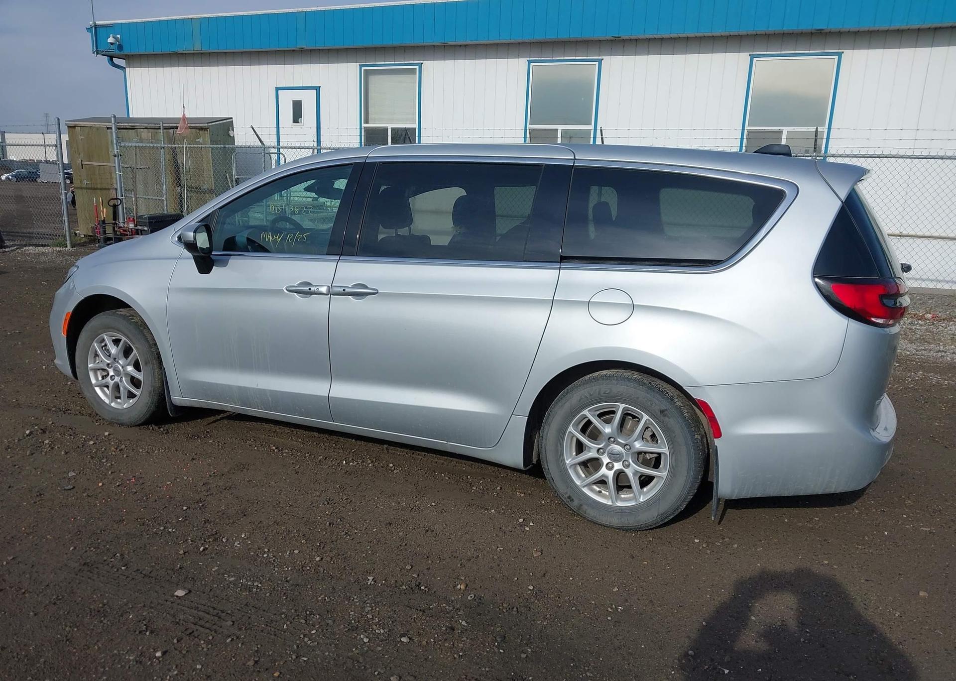 2023 CHRYSLER PACIFICA TOURING