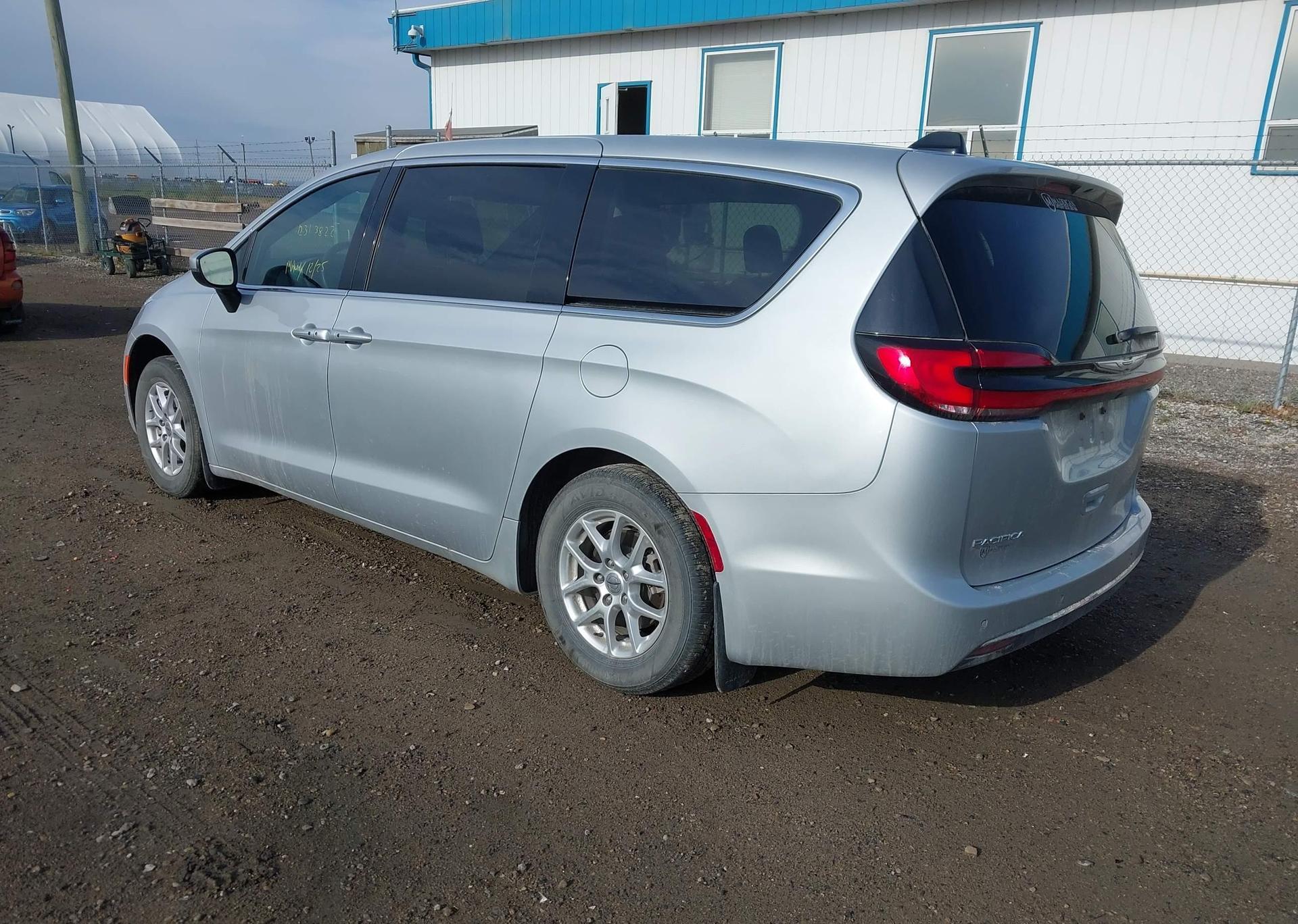 2023 CHRYSLER PACIFICA TOURING