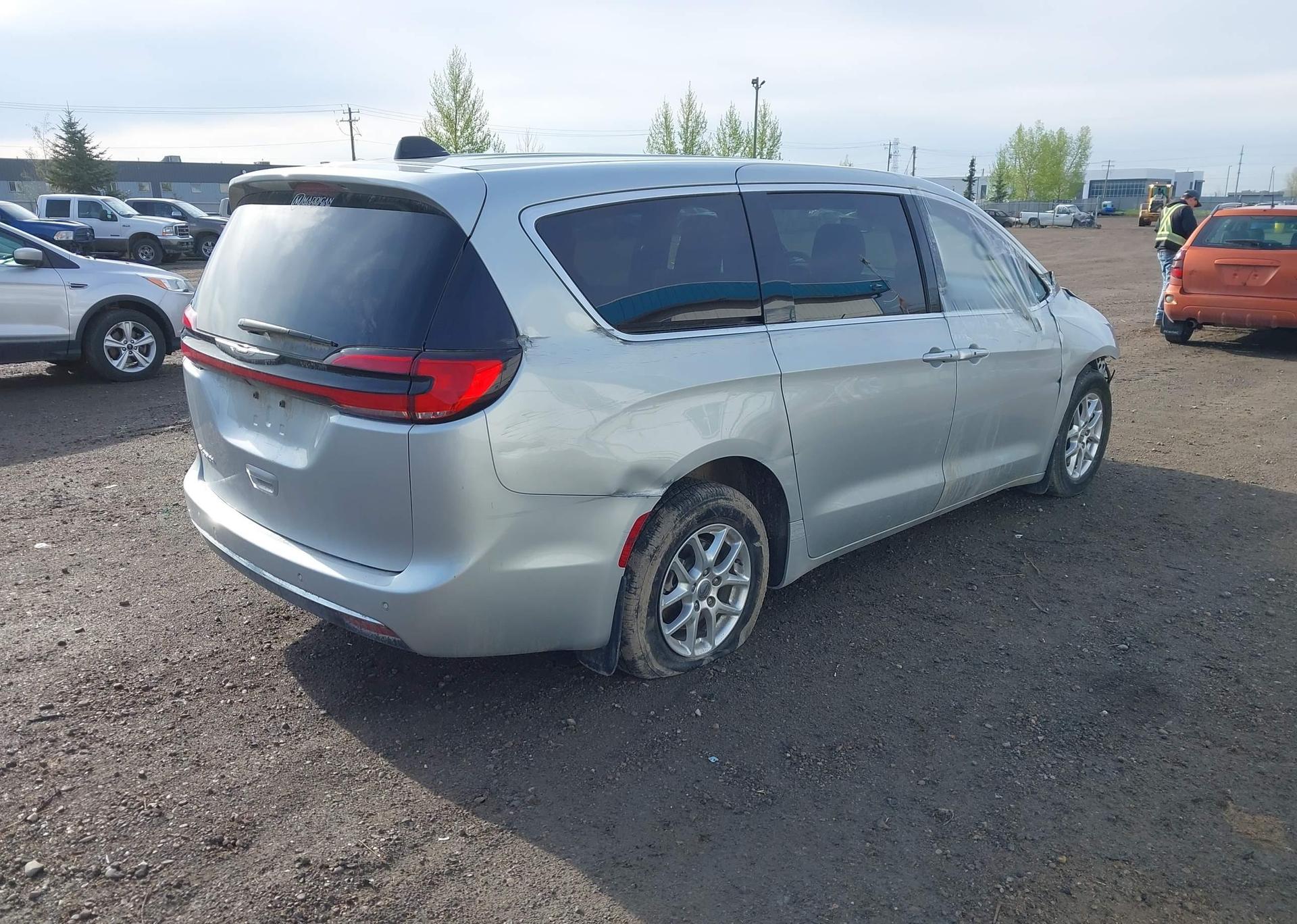 2023 CHRYSLER PACIFICA TOURING