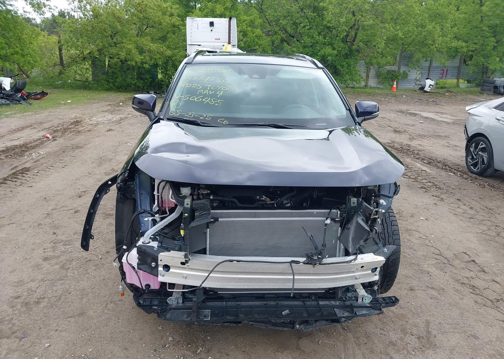 2025 TOYOTA RAV4 XLE