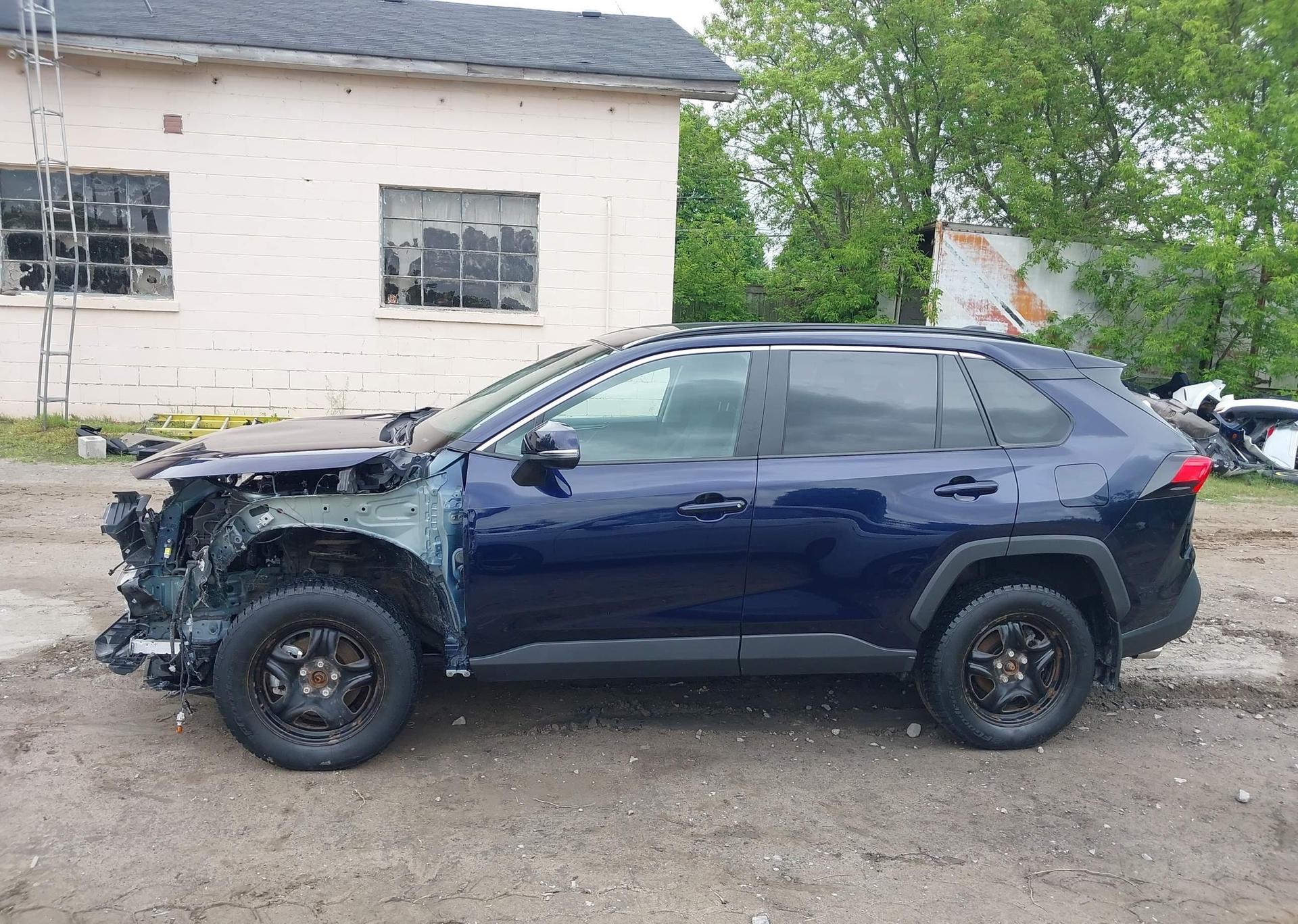 2025 TOYOTA RAV4 XLE