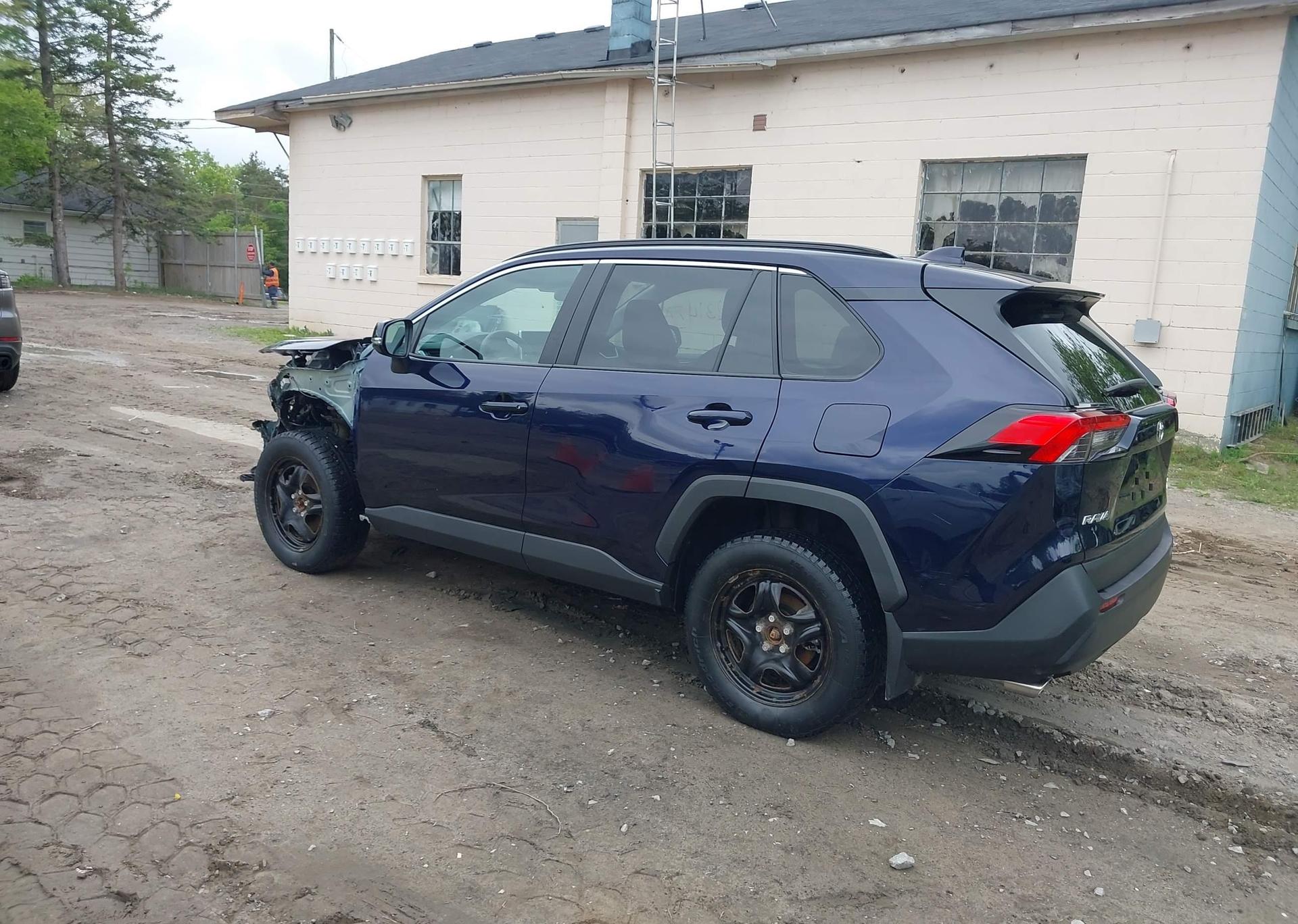 2025 TOYOTA RAV4 XLE