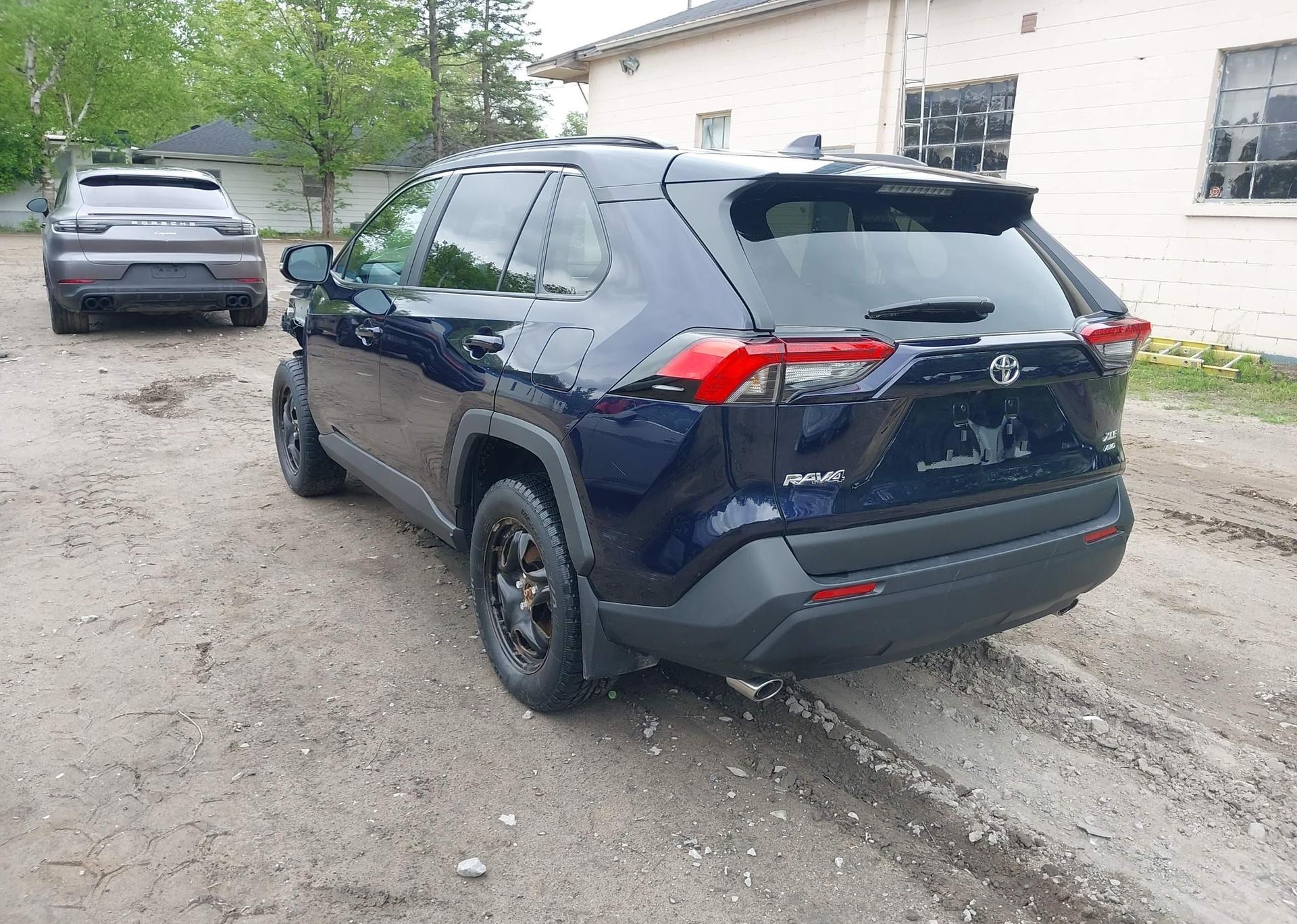 2025 TOYOTA RAV4 XLE