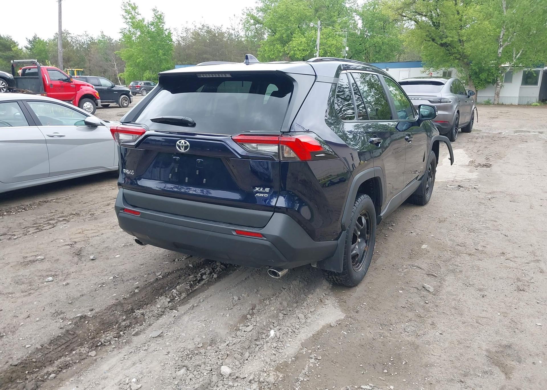 2025 TOYOTA RAV4 XLE