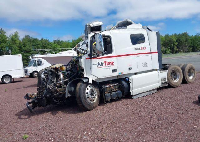2021 VOLVO VNL