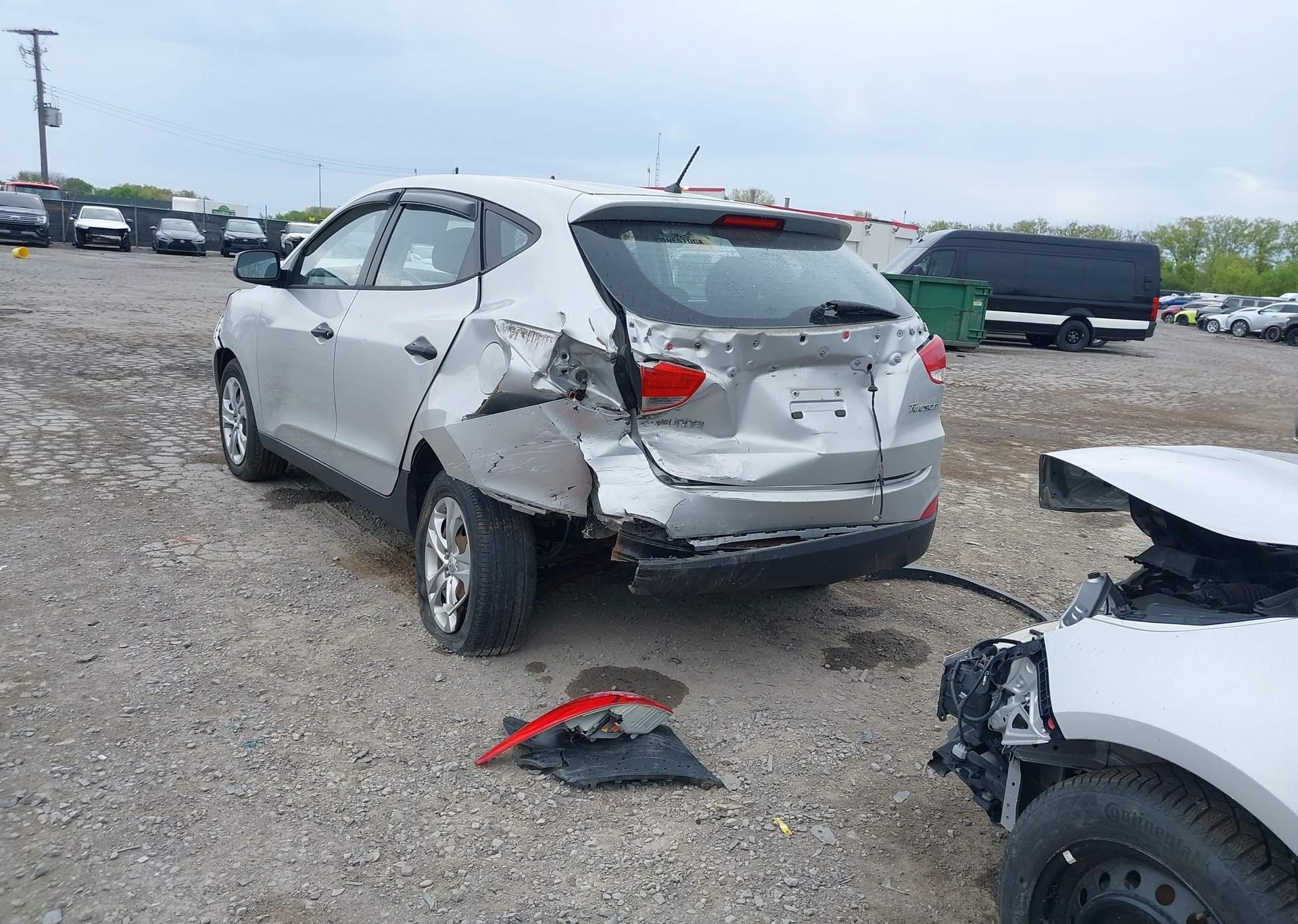 2011 HYUNDAI TUCSON GL