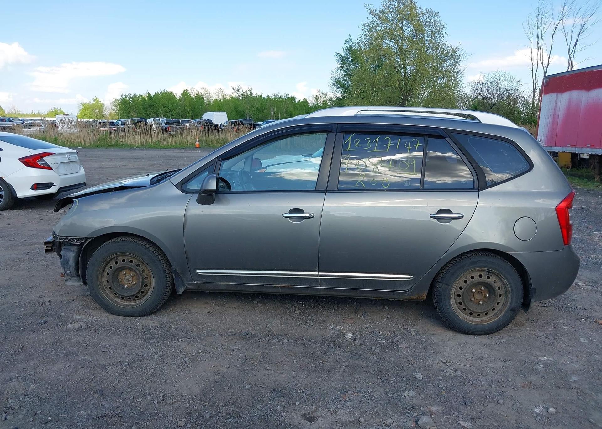 2012 KIA RONDO
