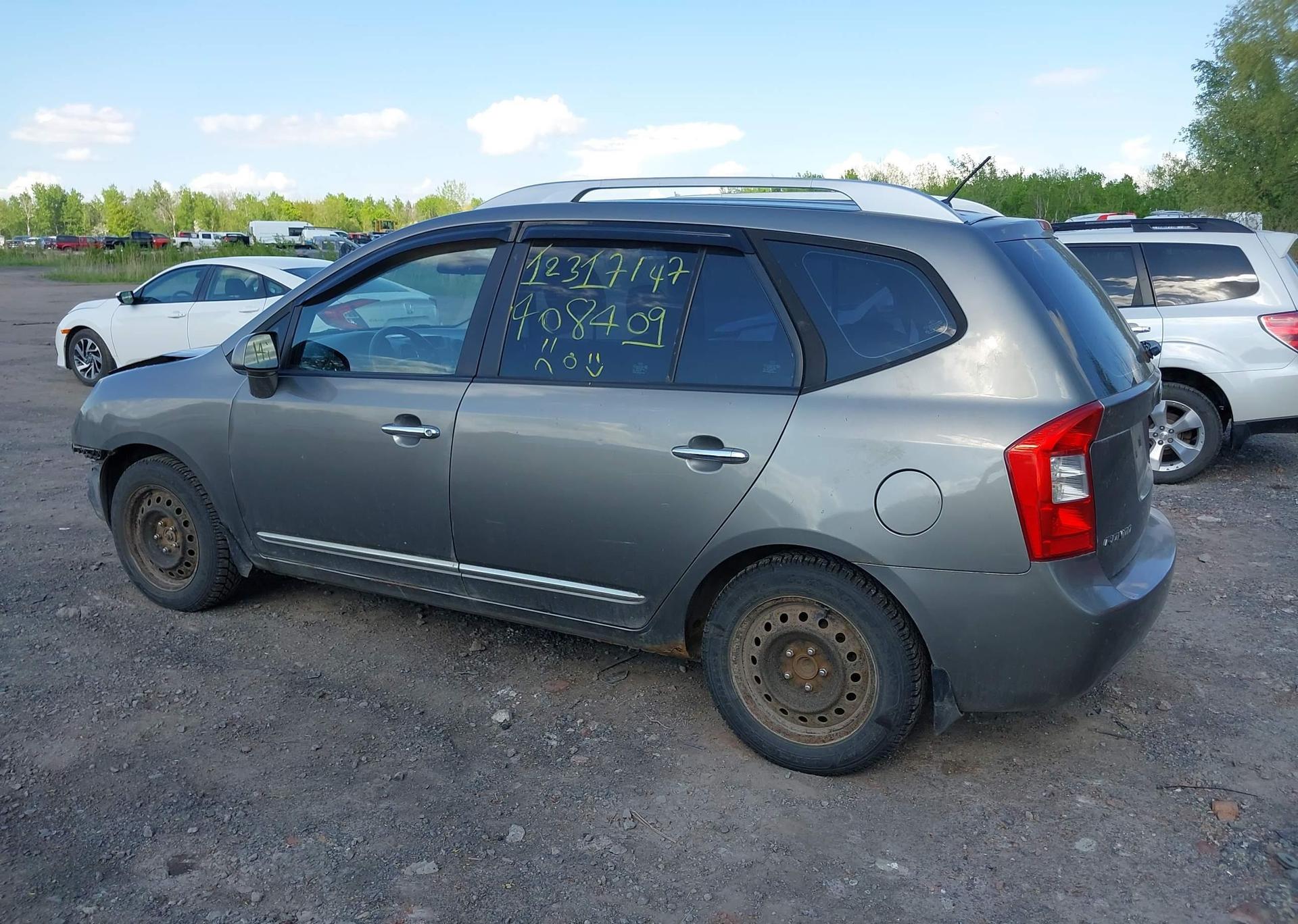 2012 KIA RONDO