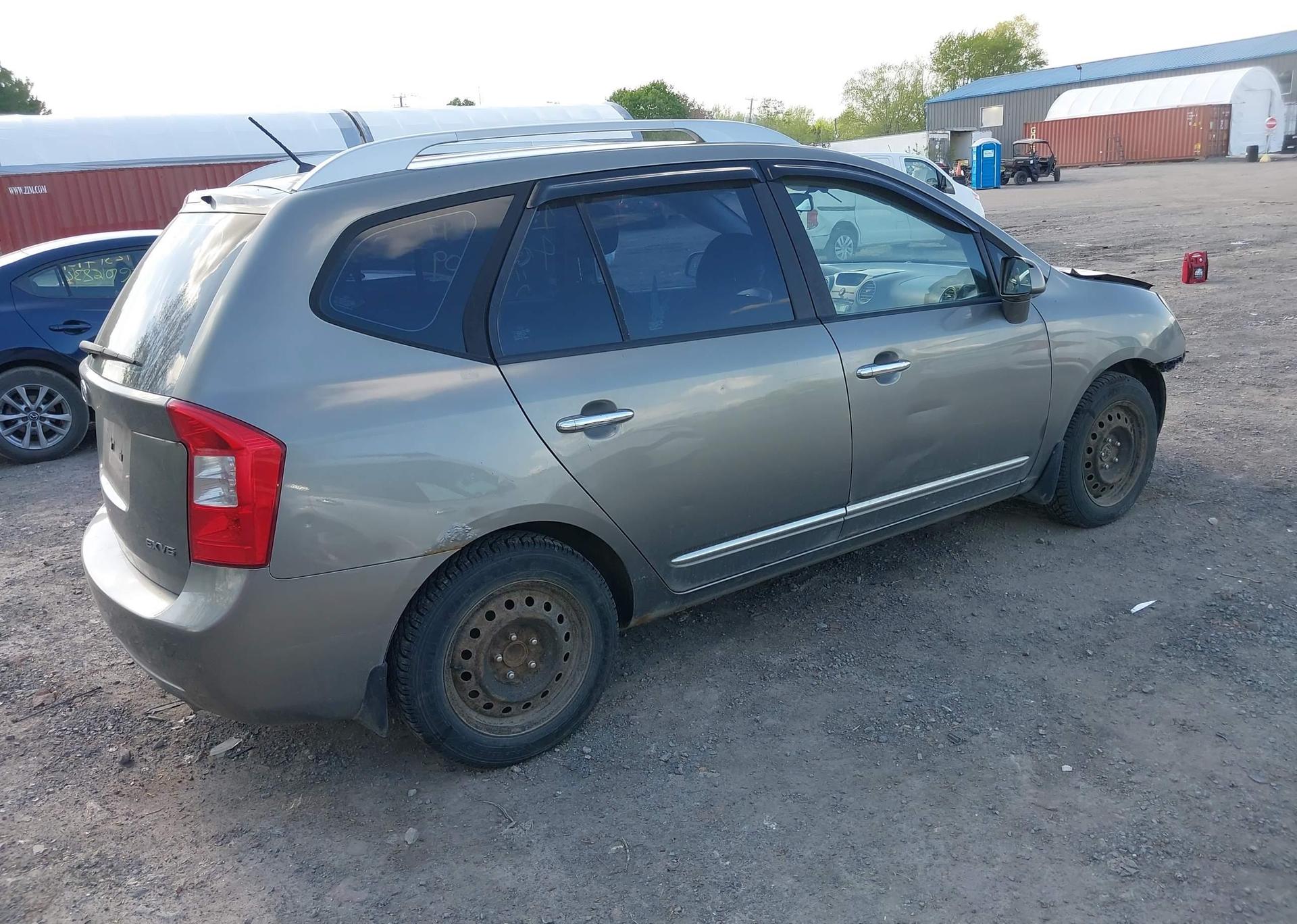 2012 KIA RONDO