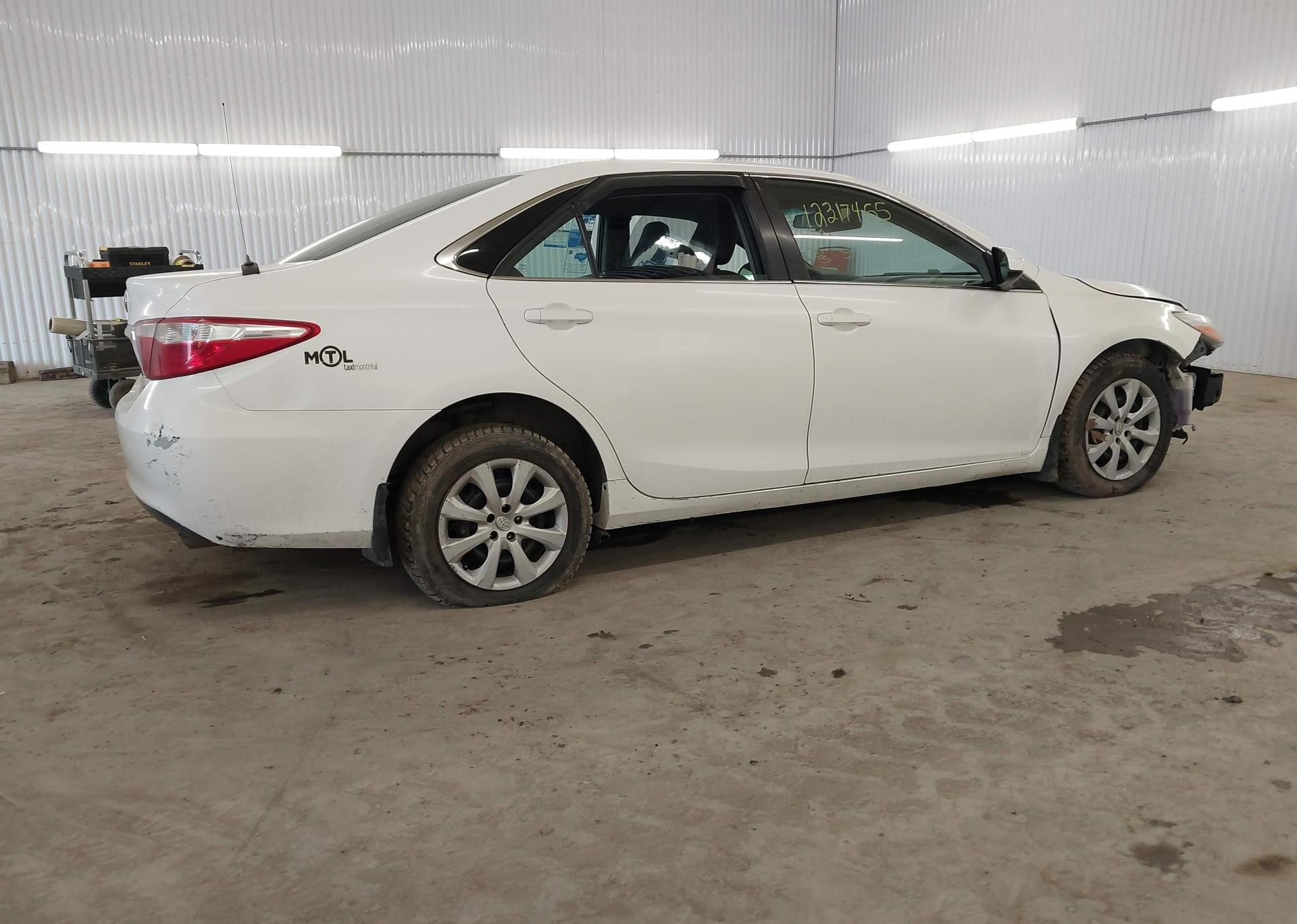 2017 TOYOTA CAMRY LE