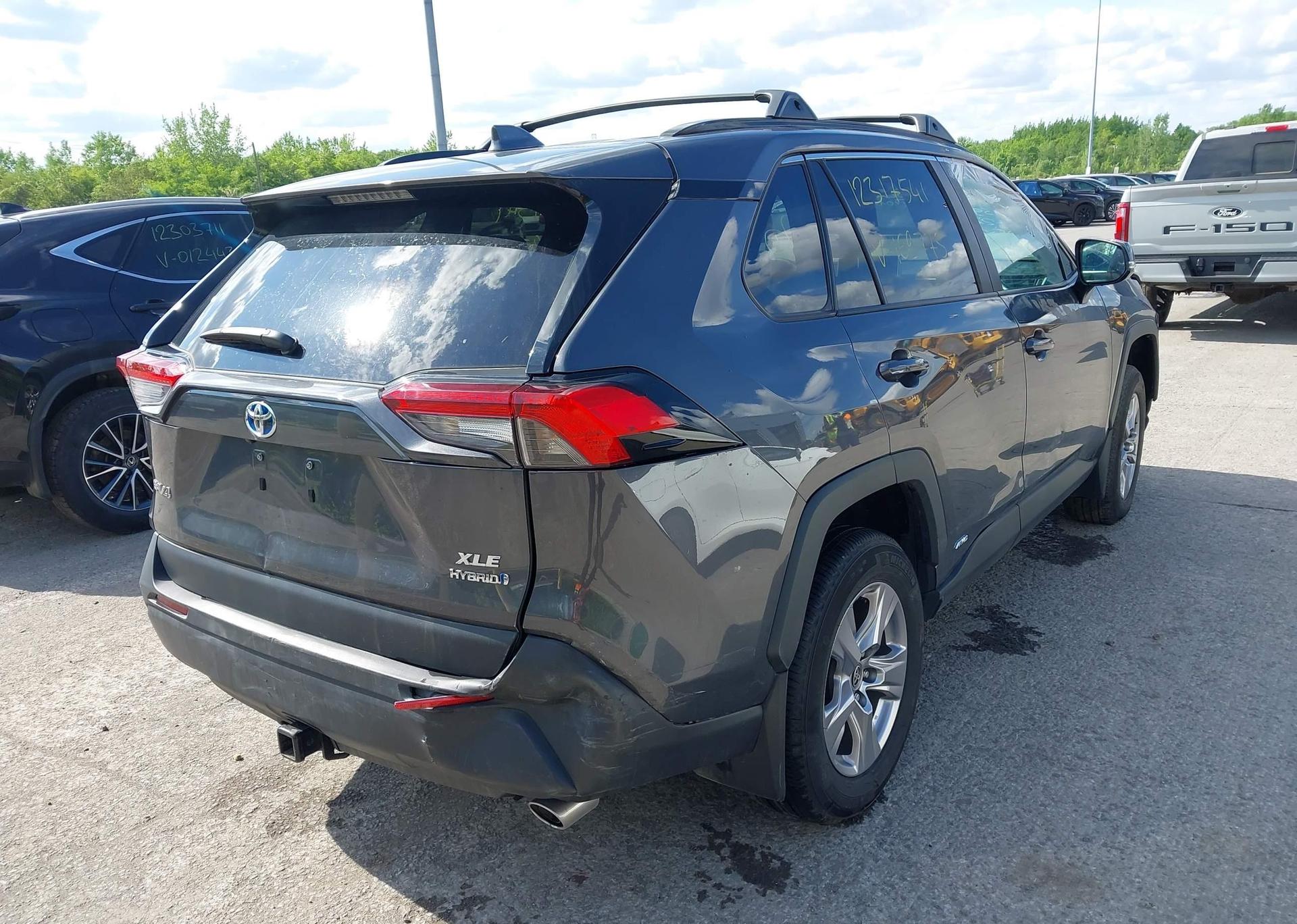 2023 TOYOTA RAV4 XLE