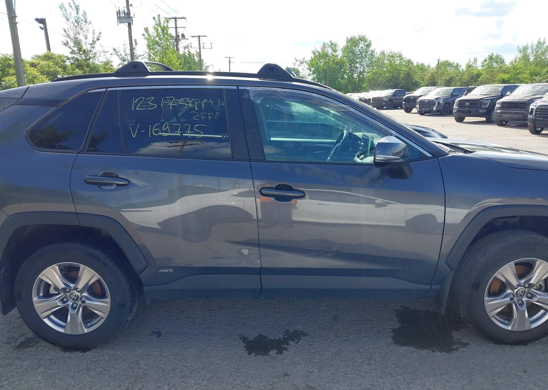 2023 TOYOTA RAV4 XLE