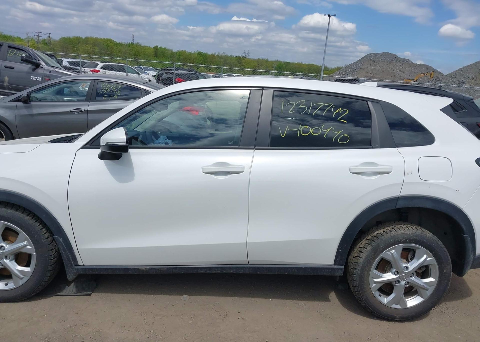 2023 HONDA HR-V LX