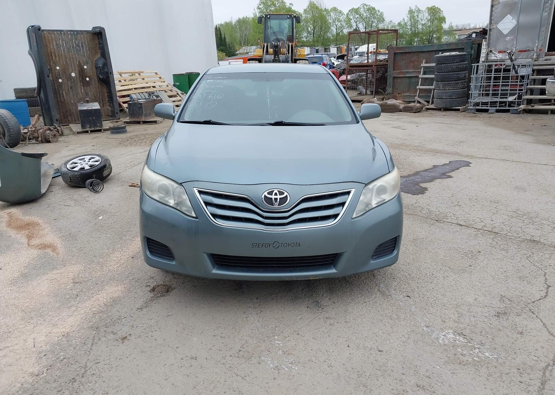2011 TOYOTA CAMRY SE