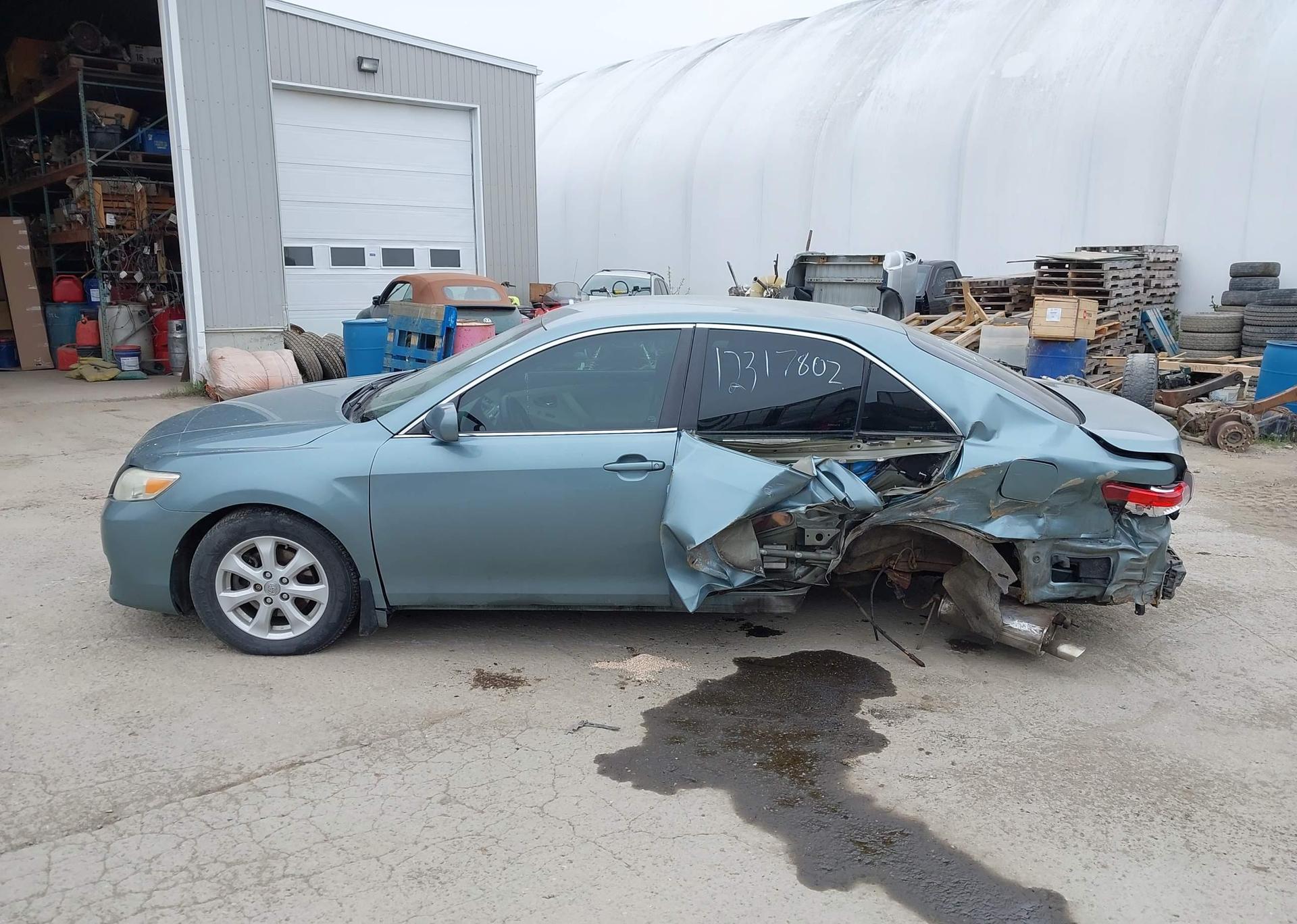 2011 TOYOTA CAMRY SE