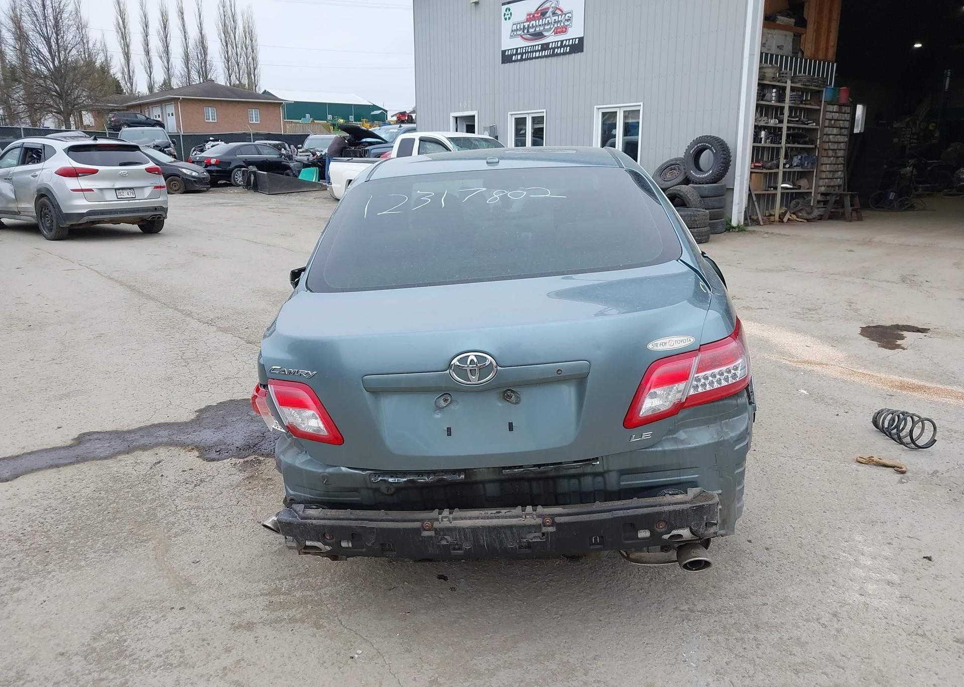 2011 TOYOTA CAMRY SE