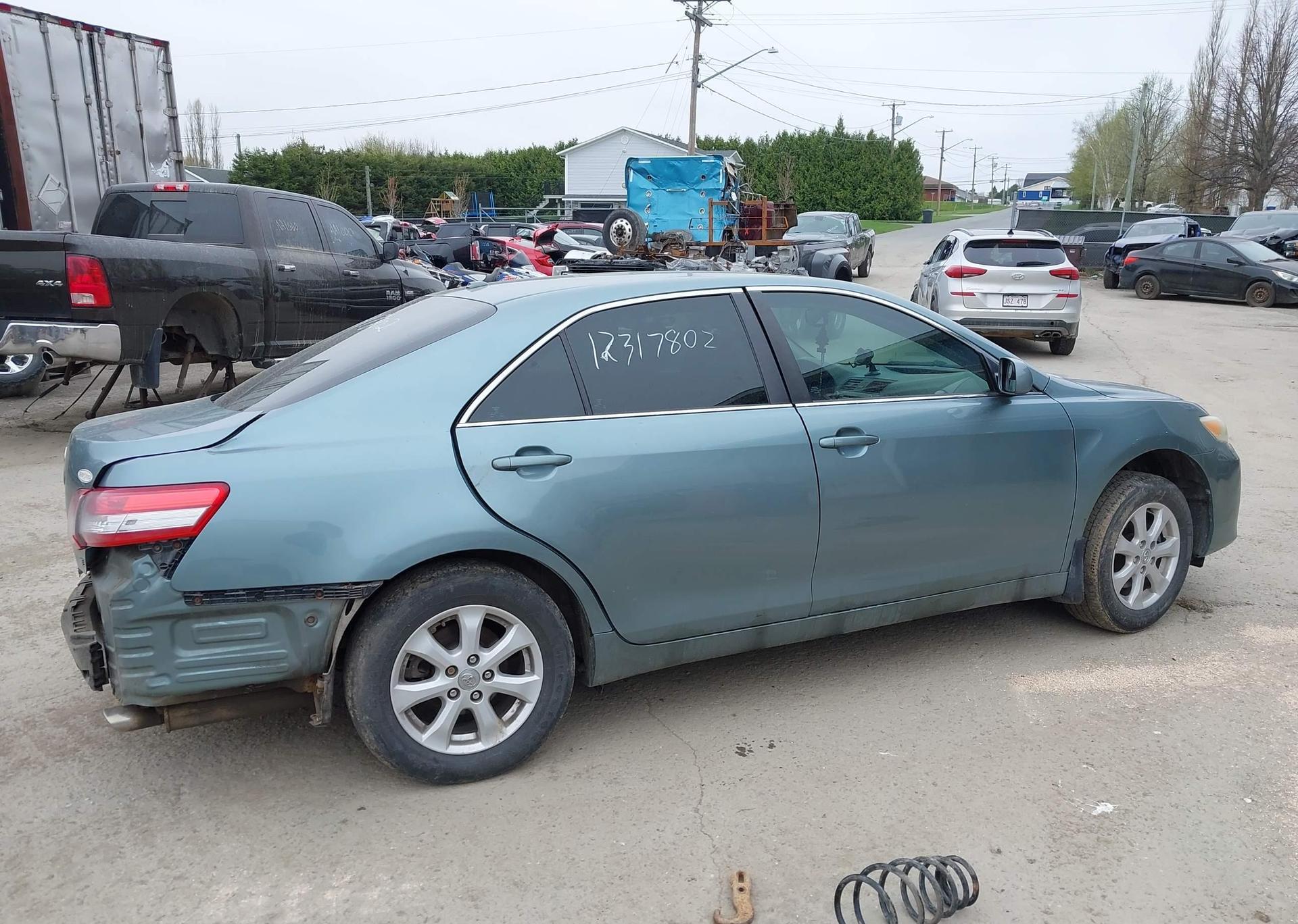 2011 TOYOTA CAMRY SE