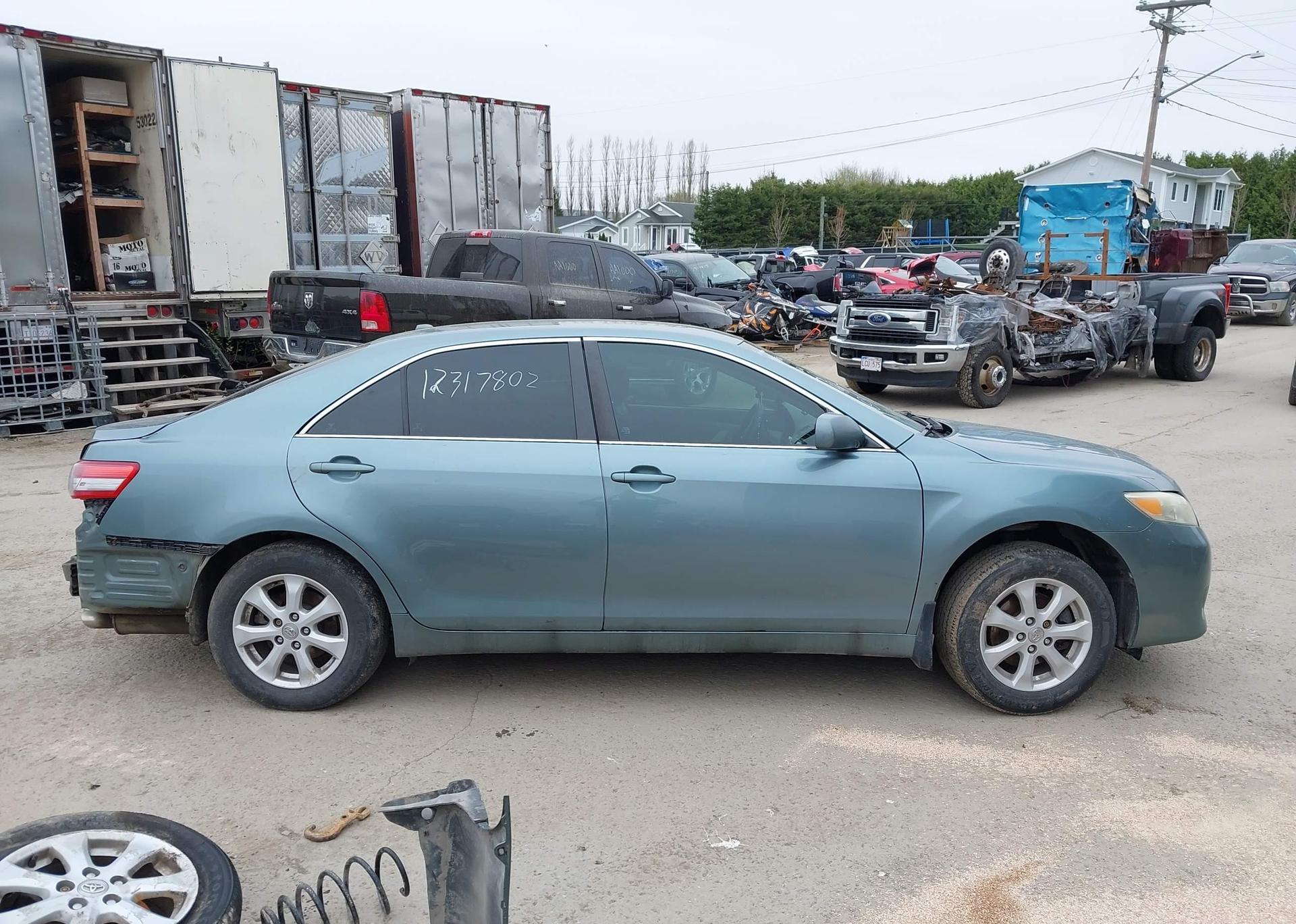 2011 TOYOTA CAMRY SE