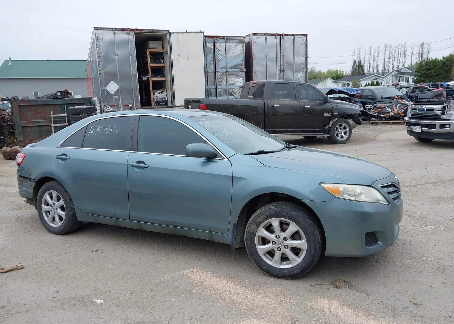 2011 TOYOTA CAMRY SE
