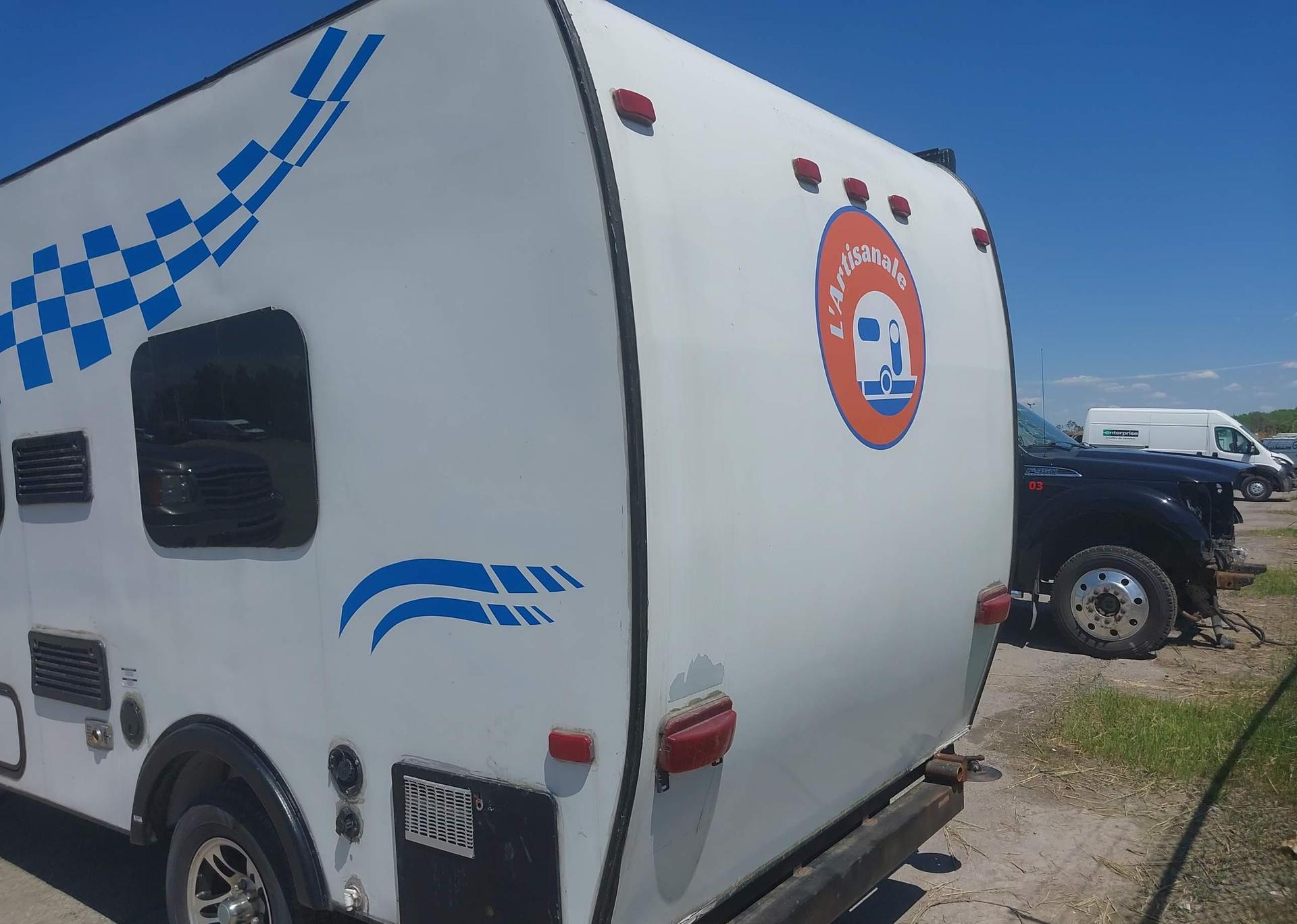 2015 TRAILER ARTISANAL.