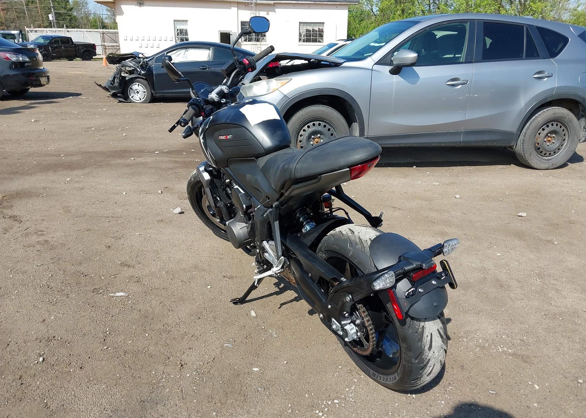2022 TRIUMPH MOTORCYCLE TRIDENT 660