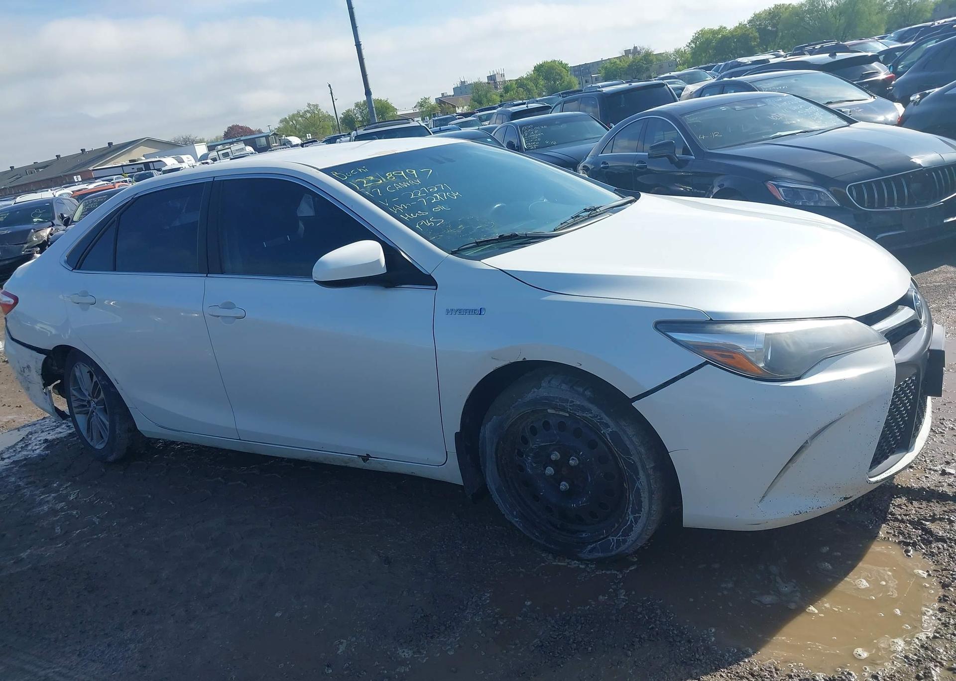 2017 TOYOTA CAMRY HYBRID SE