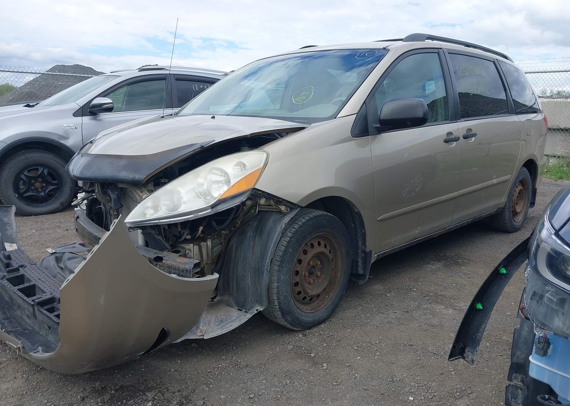2010 TOYOTA SIENNA