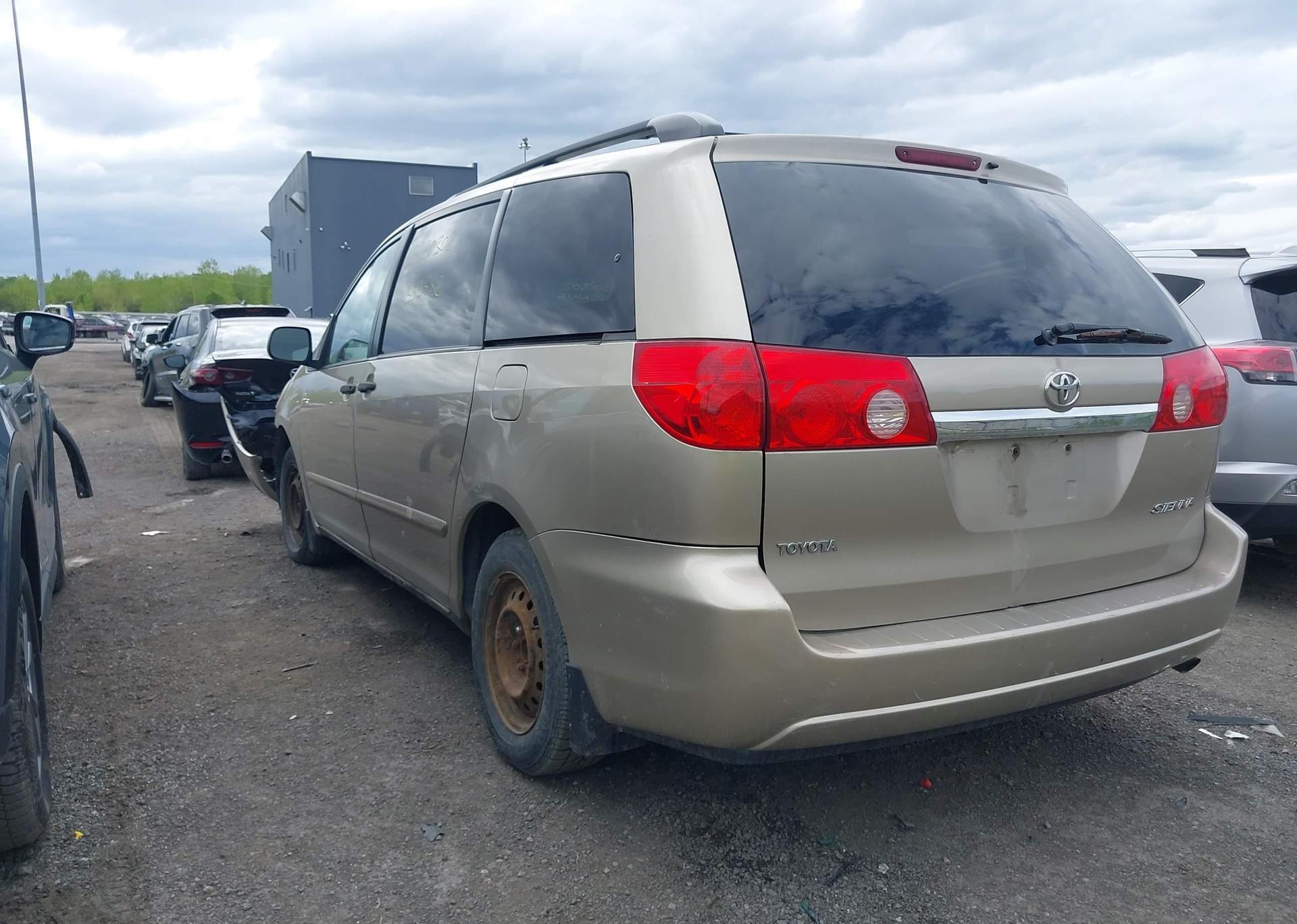 2010 TOYOTA SIENNA