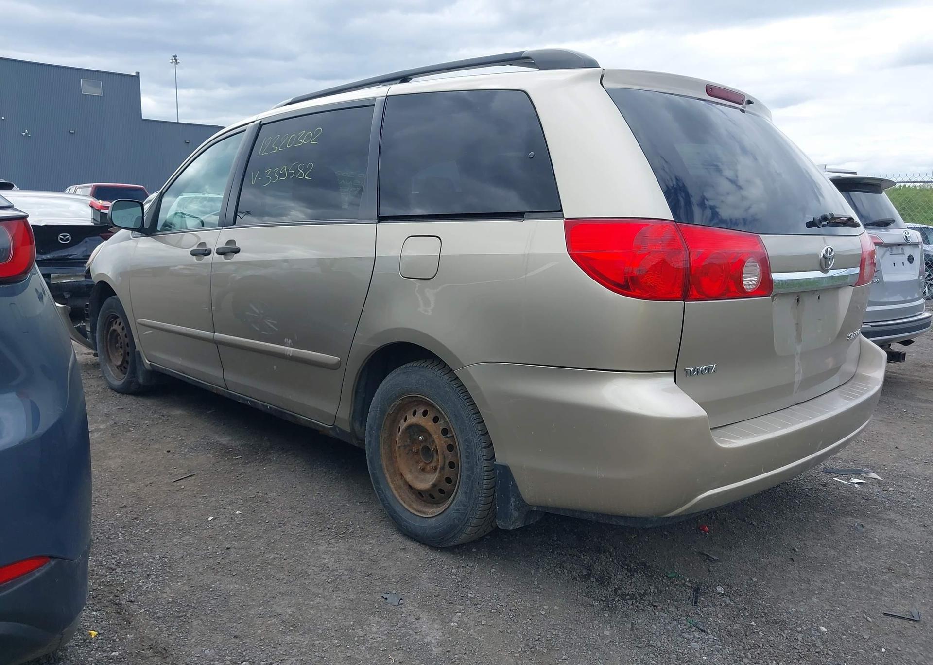 2010 TOYOTA SIENNA