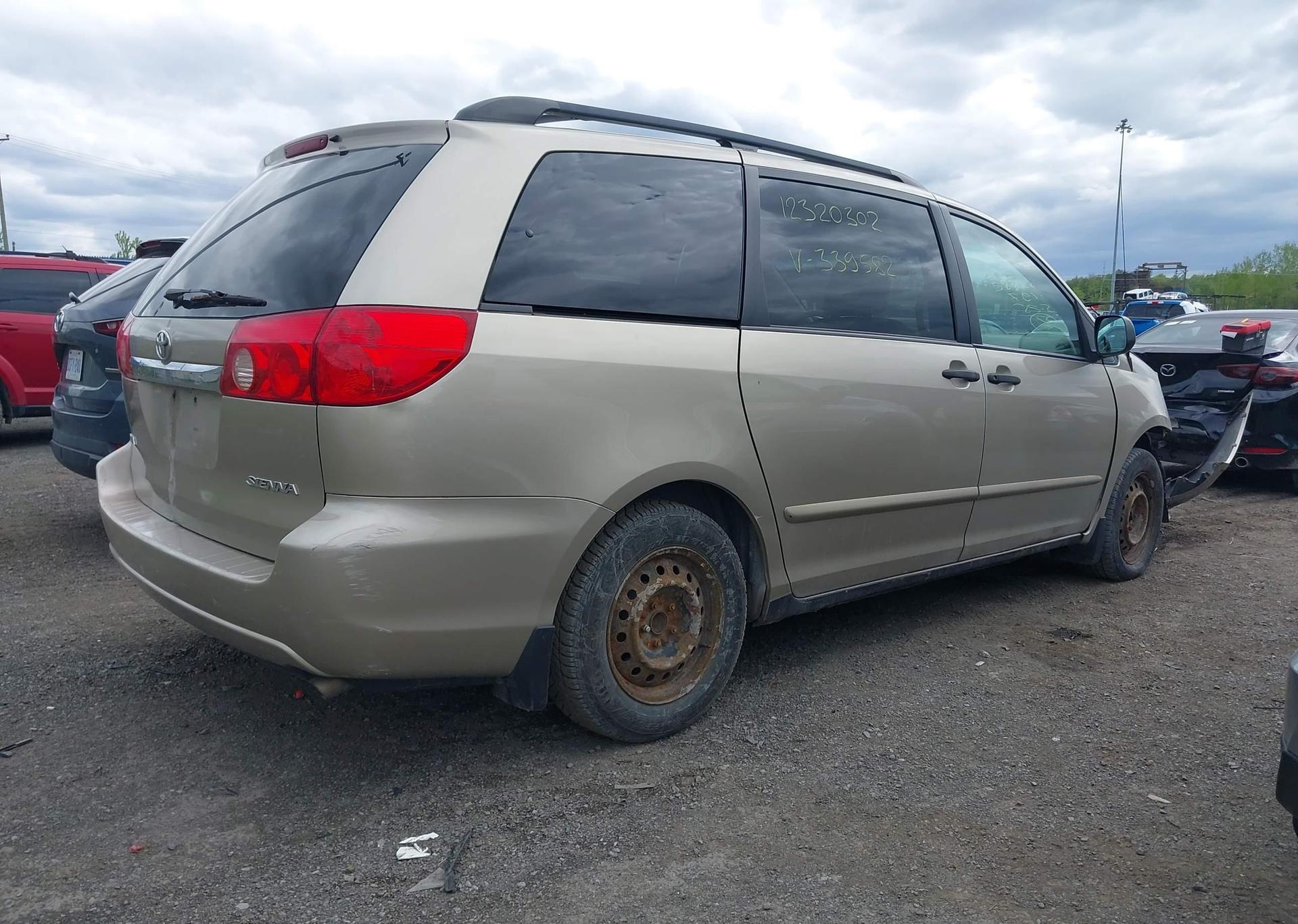 2010 TOYOTA SIENNA