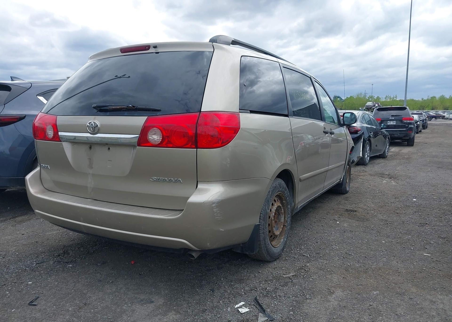 2010 TOYOTA SIENNA