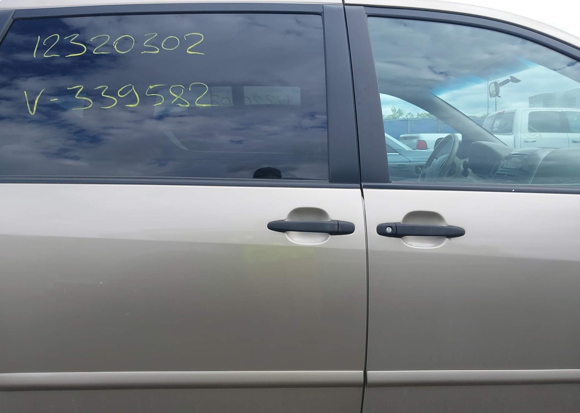 2010 TOYOTA SIENNA