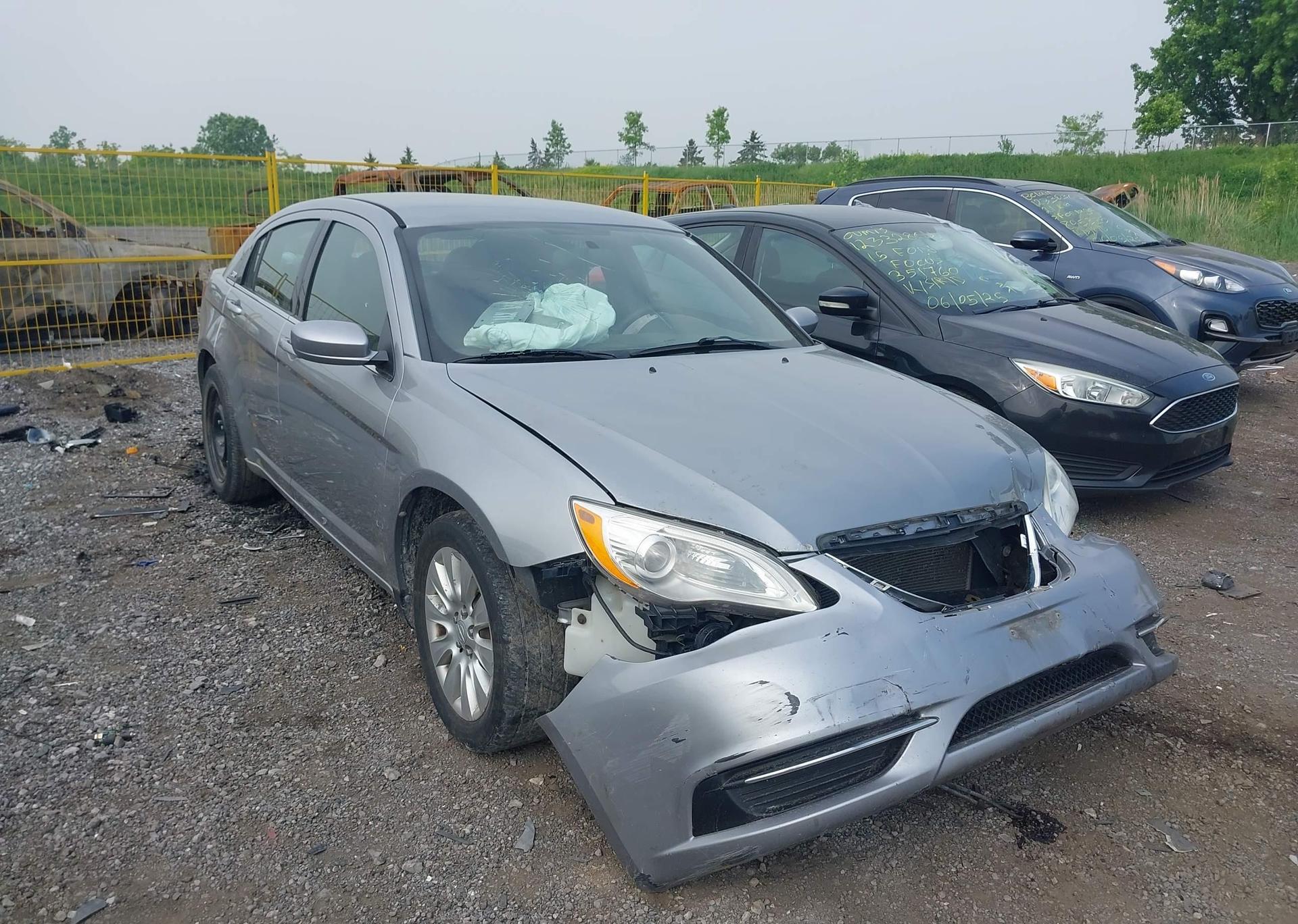 2013 CHRYSLER 200 LX